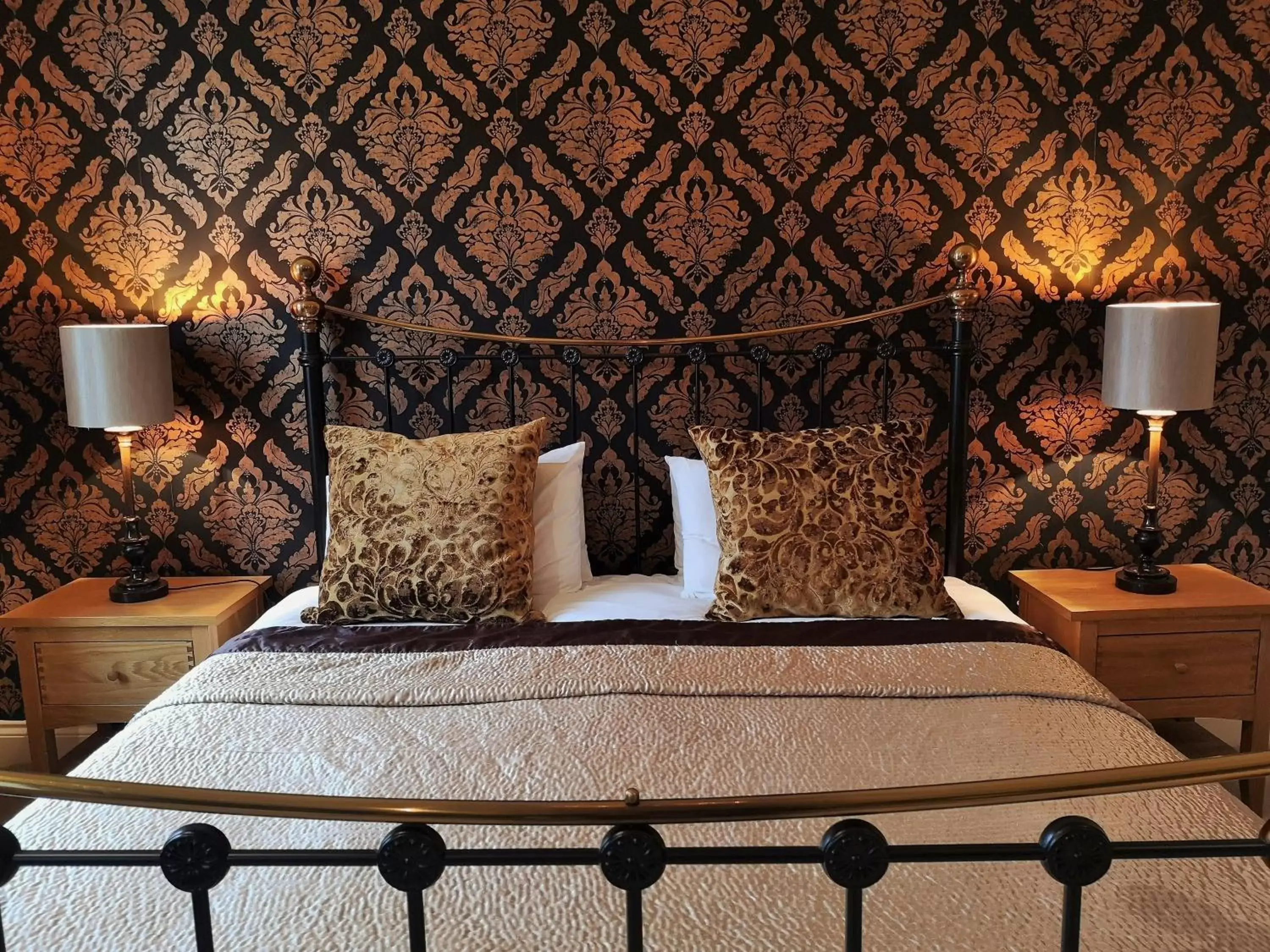 Bed in Glangwili Mansion - Luxury 5 star Bed & Breakfast