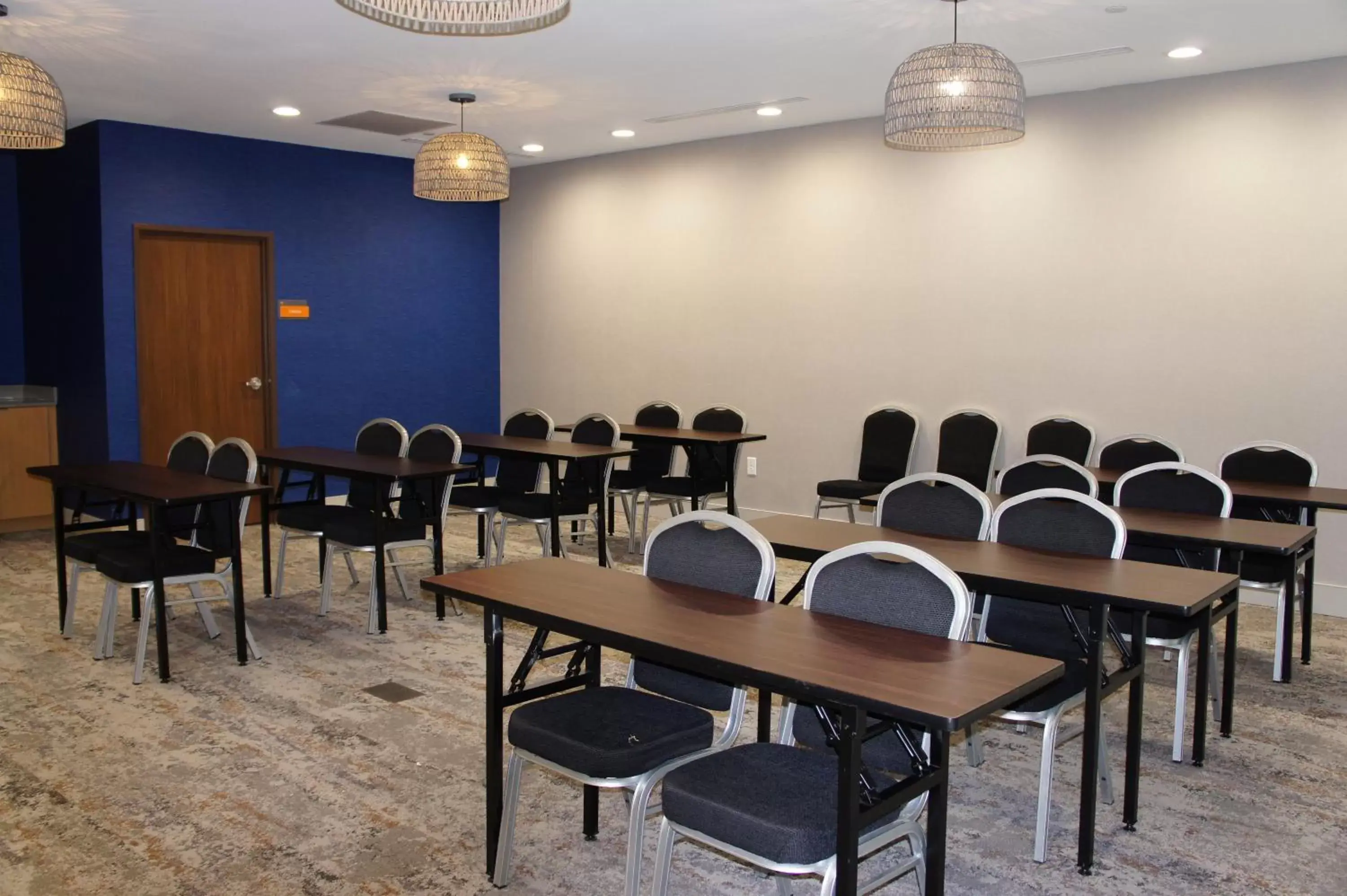 Meeting/conference room in La Quinta Inn & Suites Katy-Mills by Wyndham Katy