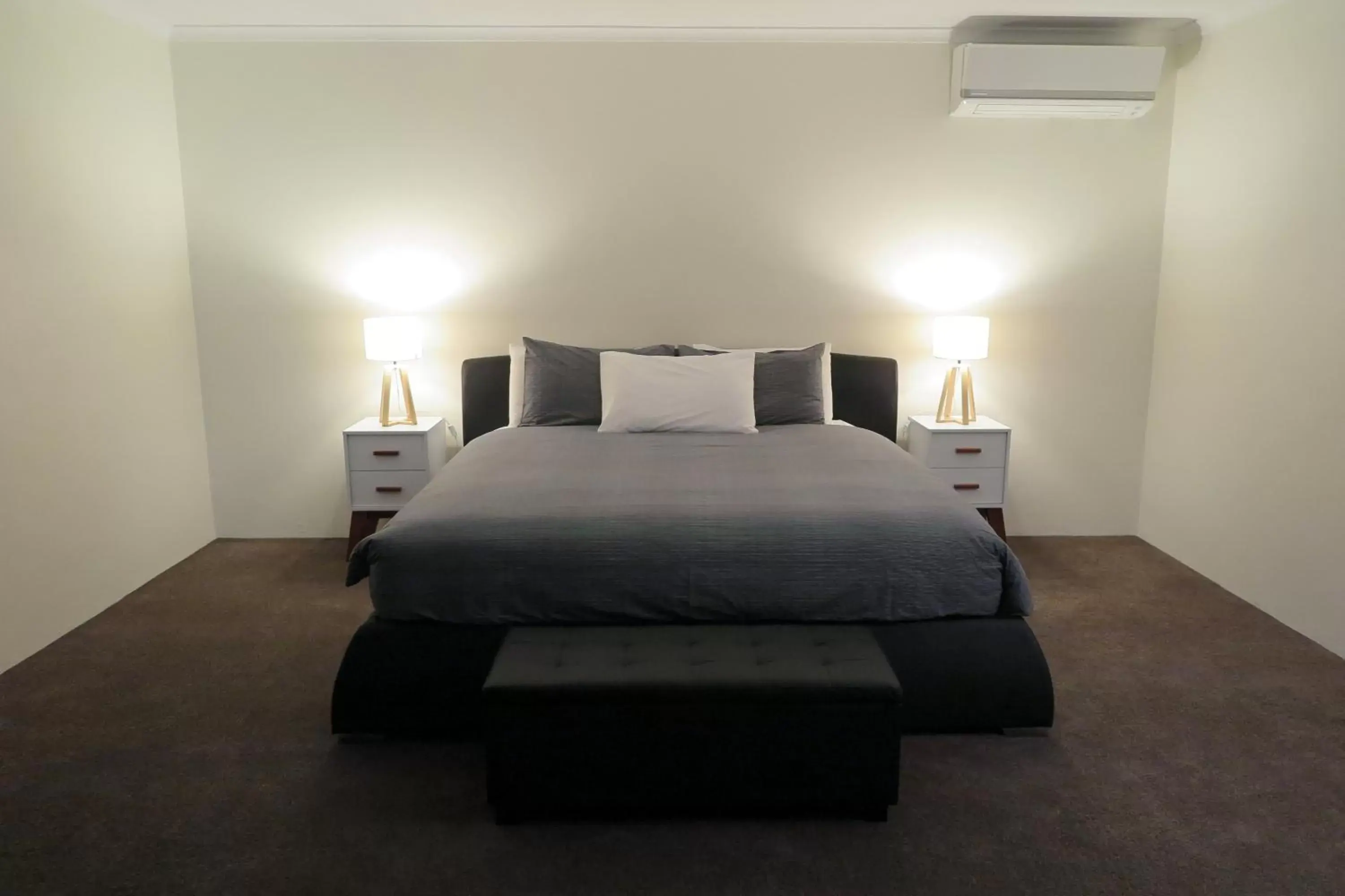 Bedroom, Bed in Summerhill Motor Inn