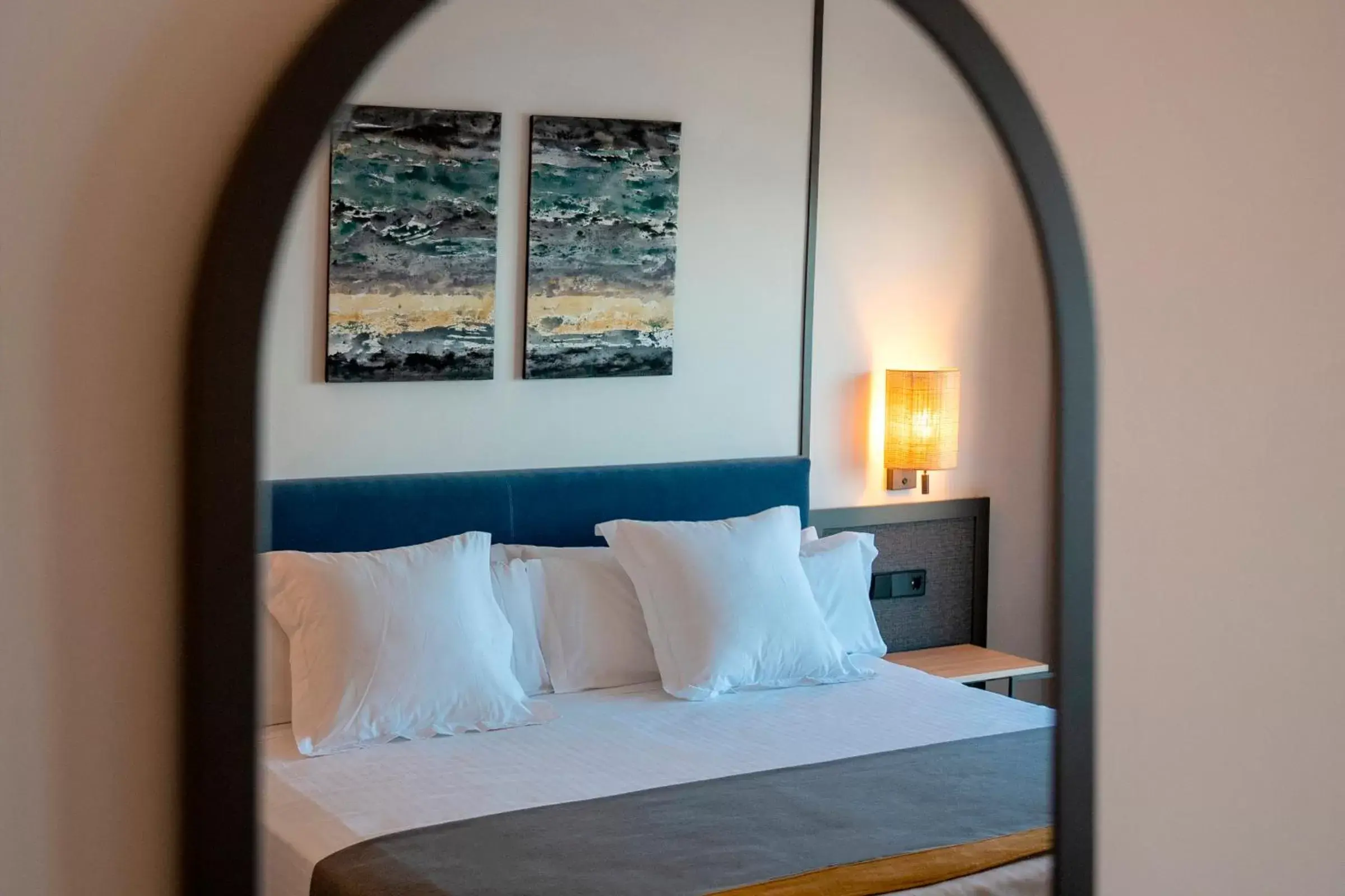 Bedroom, Bed in URH Sitges Playa