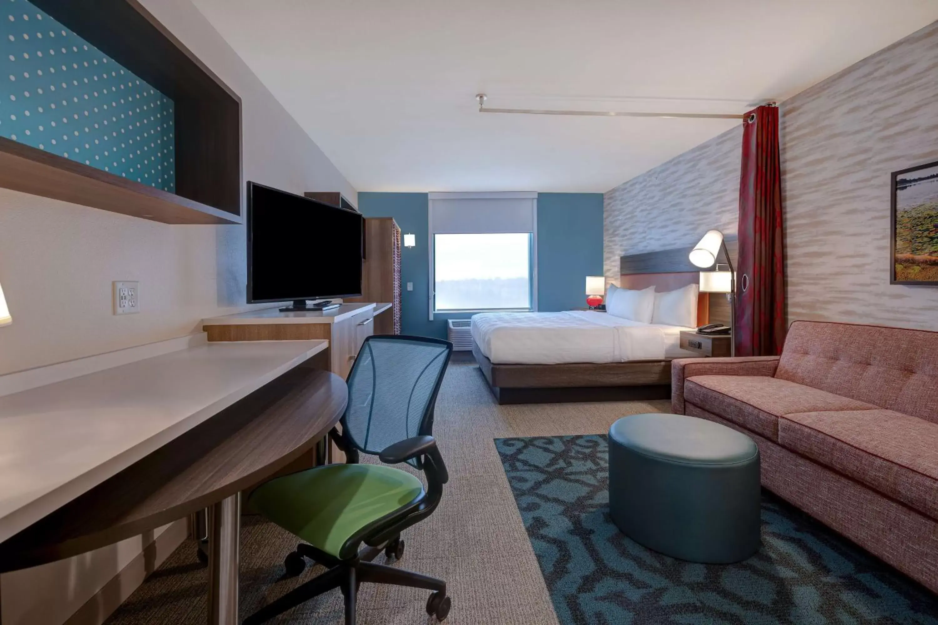 Bedroom, TV/Entertainment Center in Home2 Suites By Hilton DeKalb