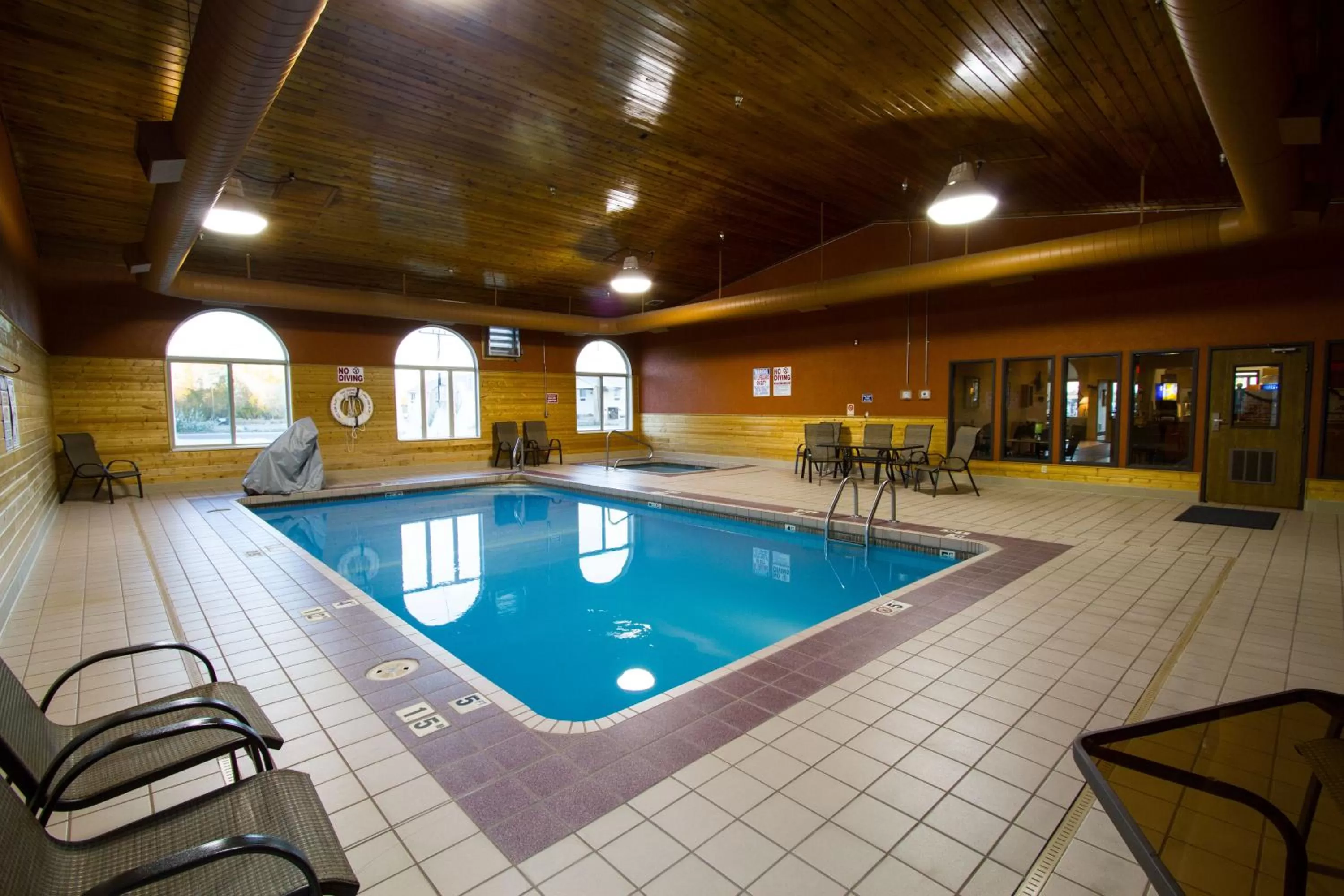 Swimming pool in Miles City Hotel & Suites