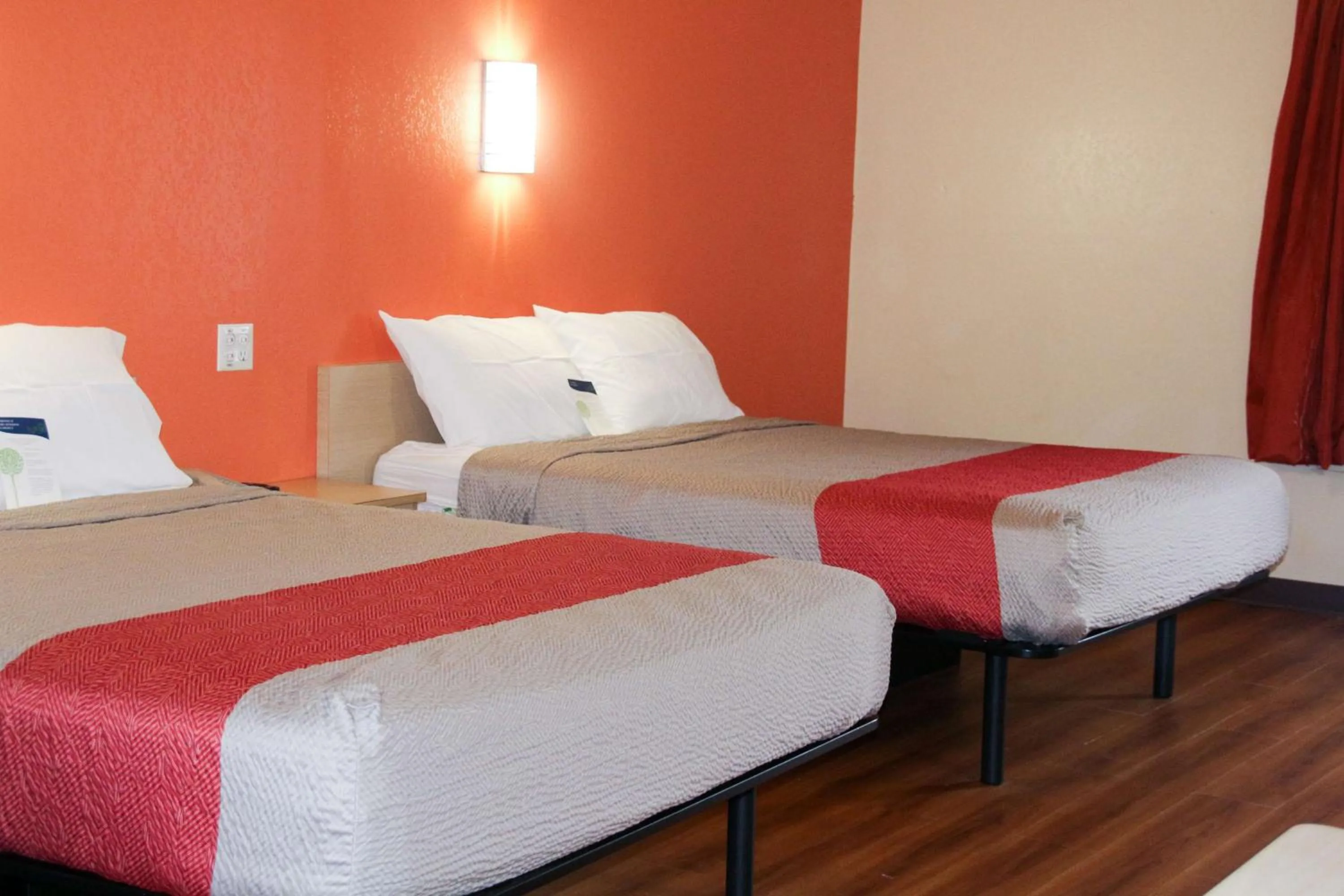Bedroom, Bed in Motel 6-Warwick, RI - Providence Airport - I-95