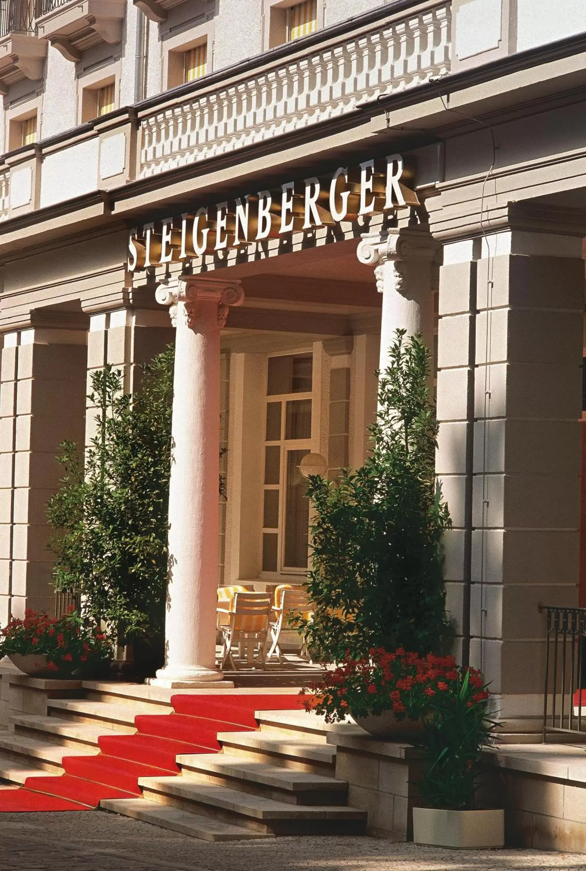 Facade/entrance, Patio/Outdoor Area in Steigenberger Hotel & Spa Bad Pyrmont