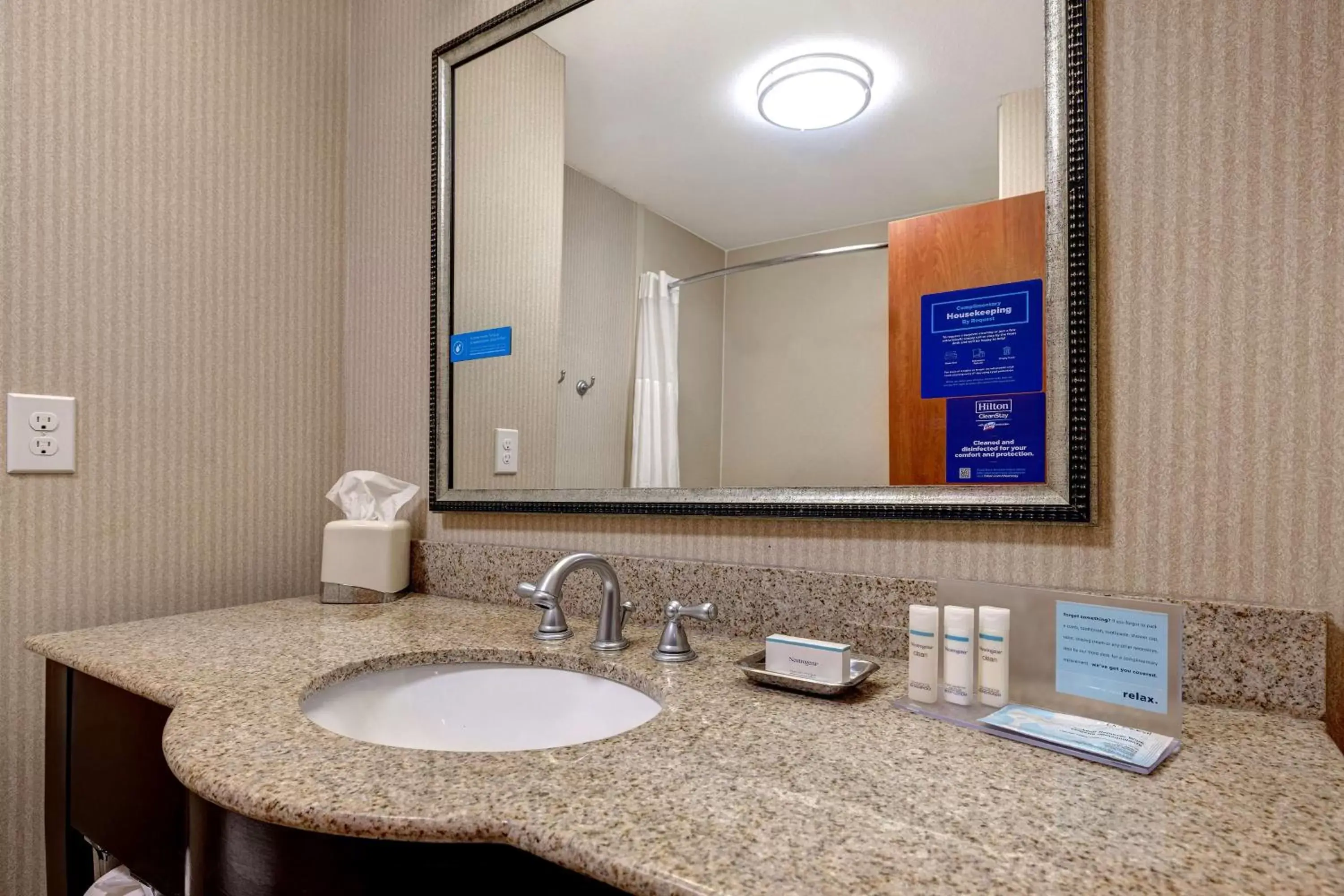 Bathroom in Hampton Inn Victoria