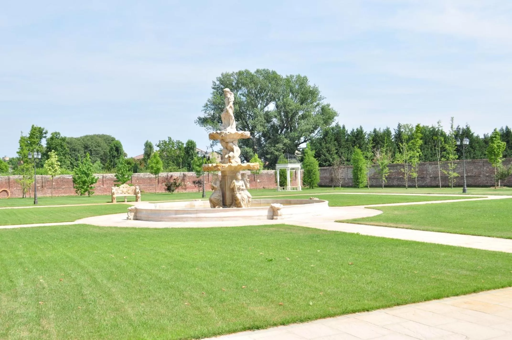 Garden view in Hotel Villa Borghesi
