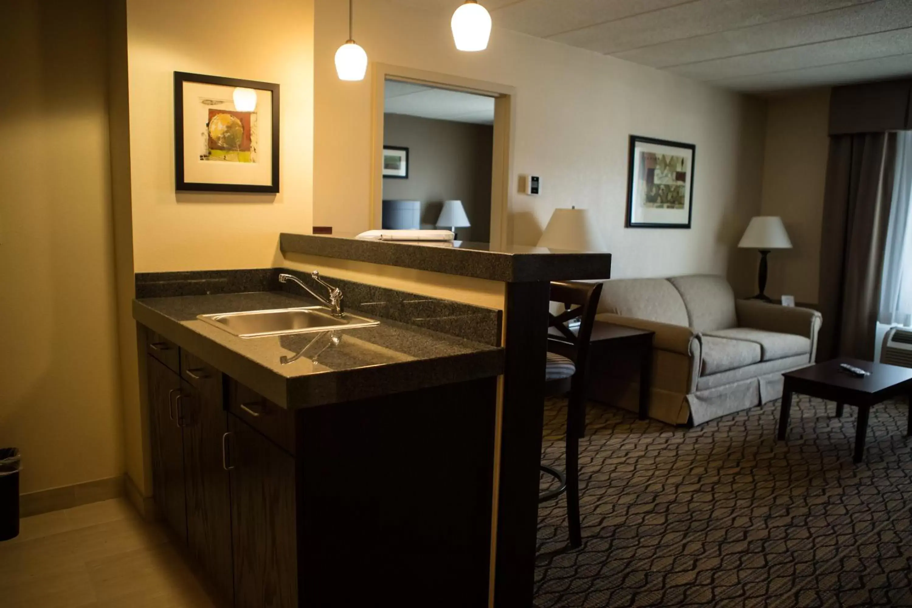 Photo of the whole room, Kitchen/Kitchenette in Holiday Inn Express Milford, an IHG Hotel