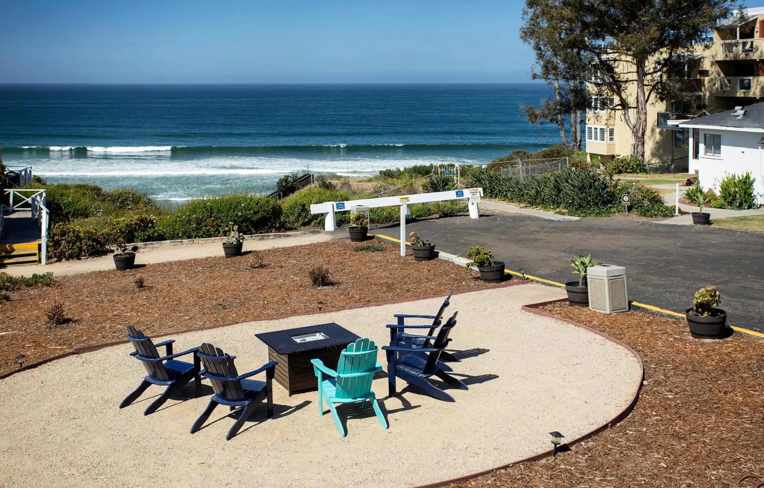 Balcony/Terrace, Beach in Tides Oceanview Inn and Cottages