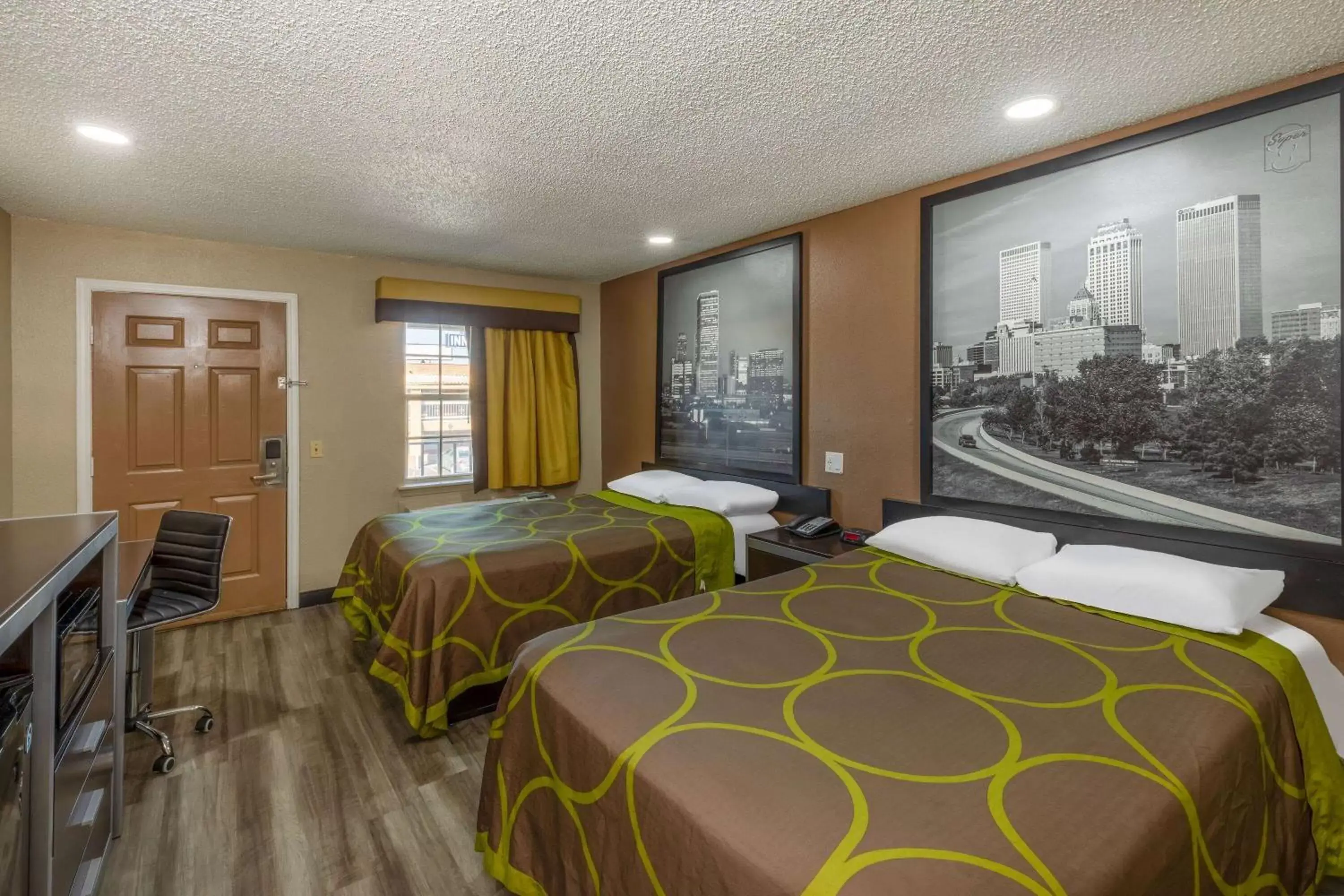 Photo of the whole room, Bed in Super 8 by Wyndham Tulsa/Arpt/St Fairgrounds