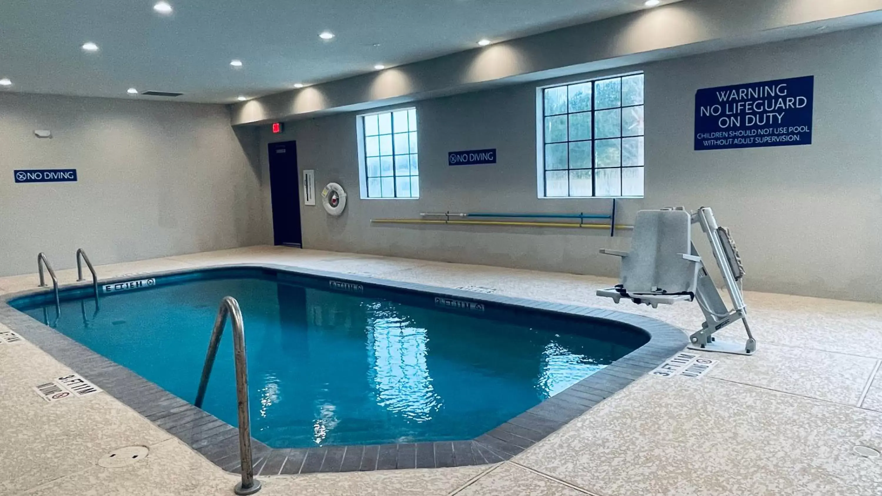 Swimming pool in Days Inn & Suites by Wyndham Greater Tomball Swimming pool in Days Inn & Suites by Wyndham Greater Tomball