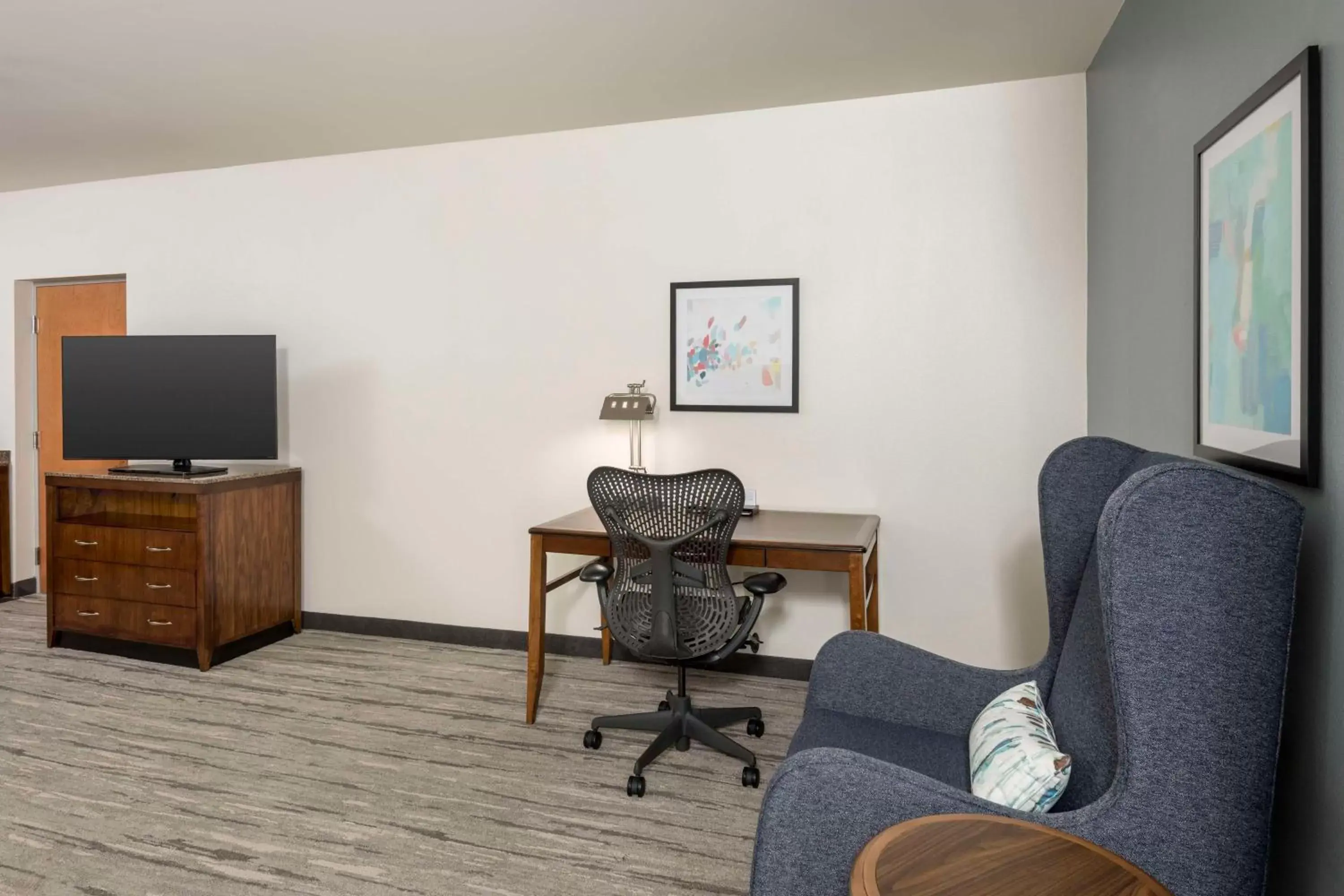 Bedroom, Seating Area in Hilton Garden Inn Boca Raton