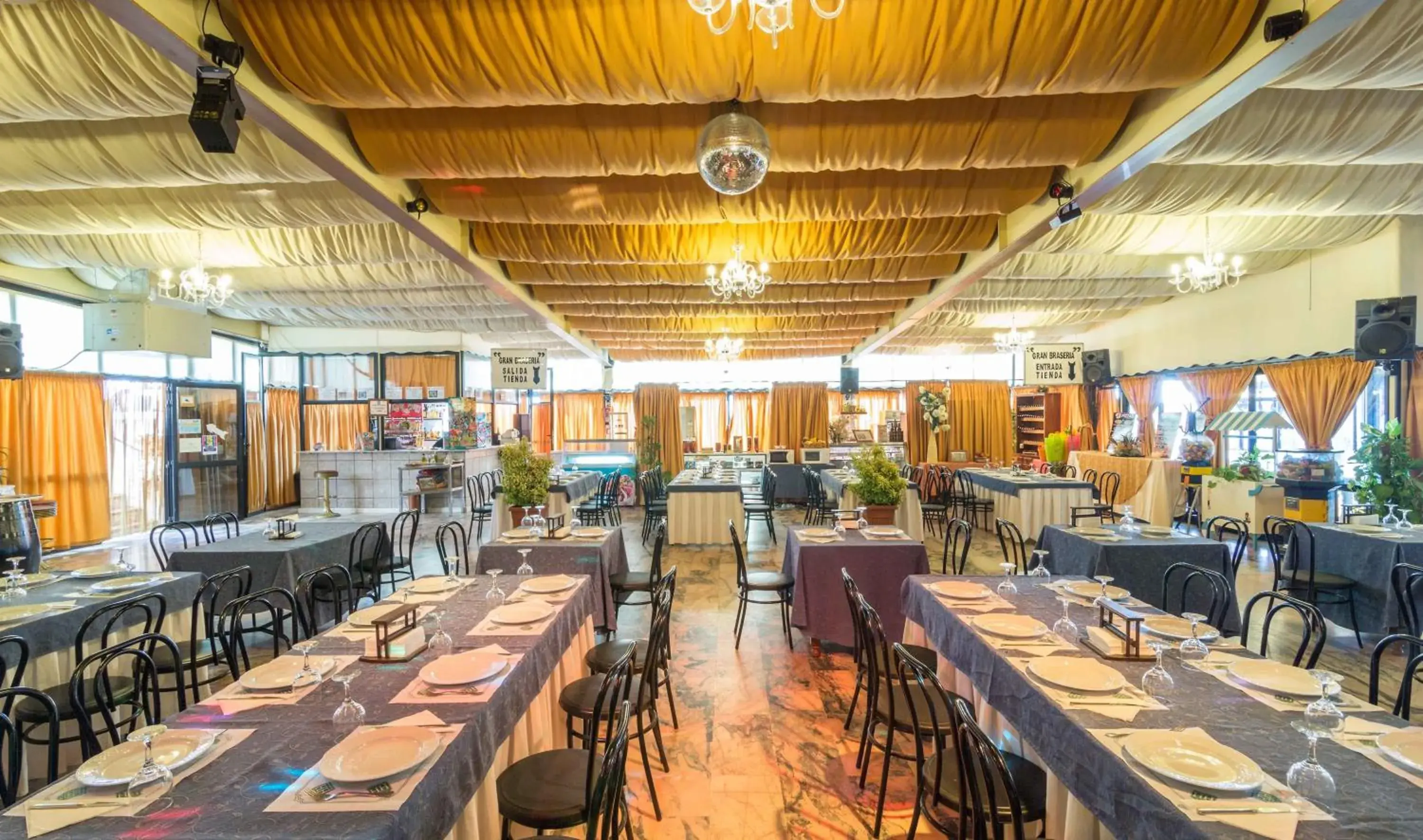 Restaurant/places to eat in Hotel Los Templarios Restaurant/places to eat in Hotel Los Templarios