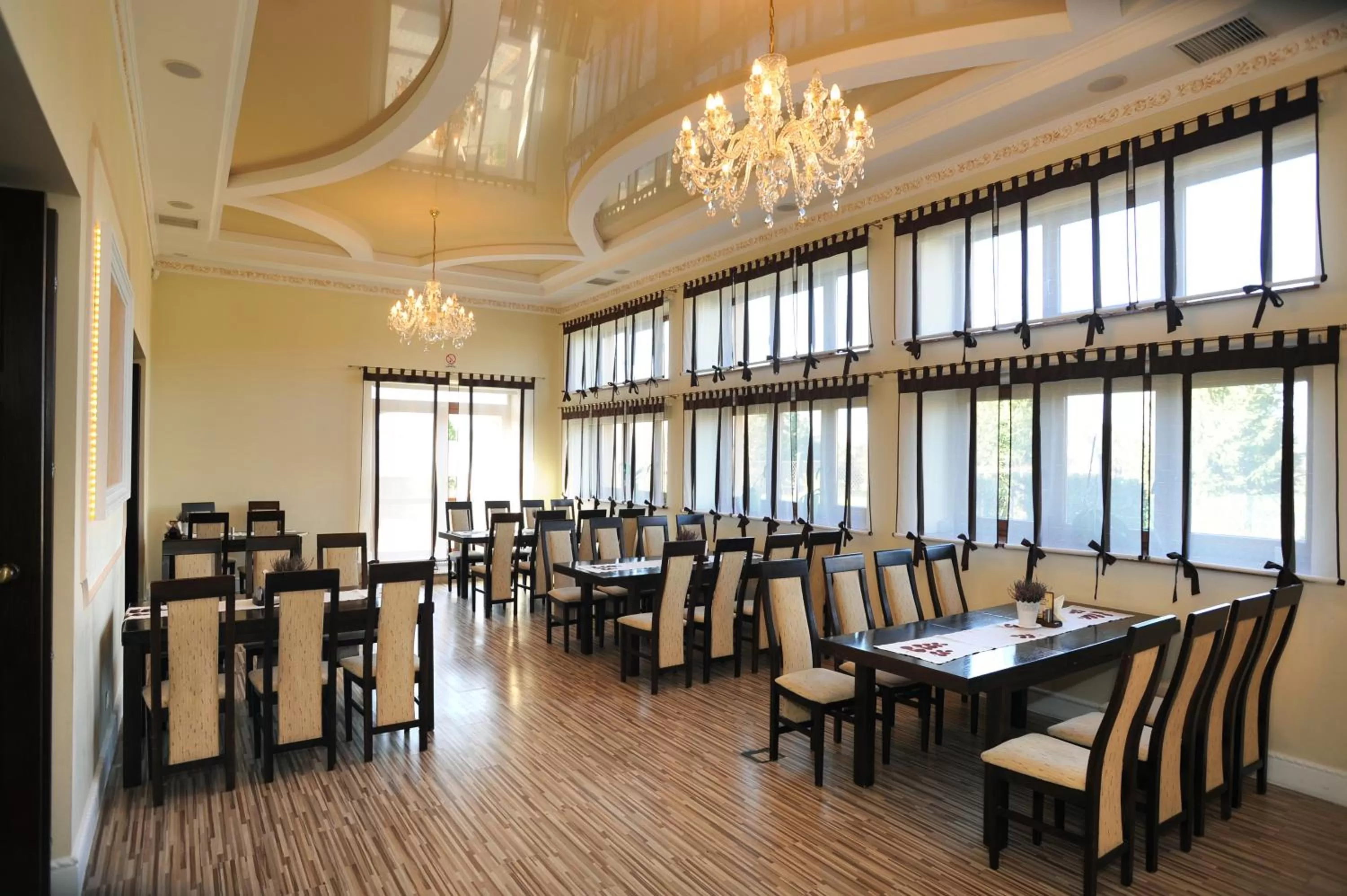 Restaurant/places to eat in Hotel Imperial