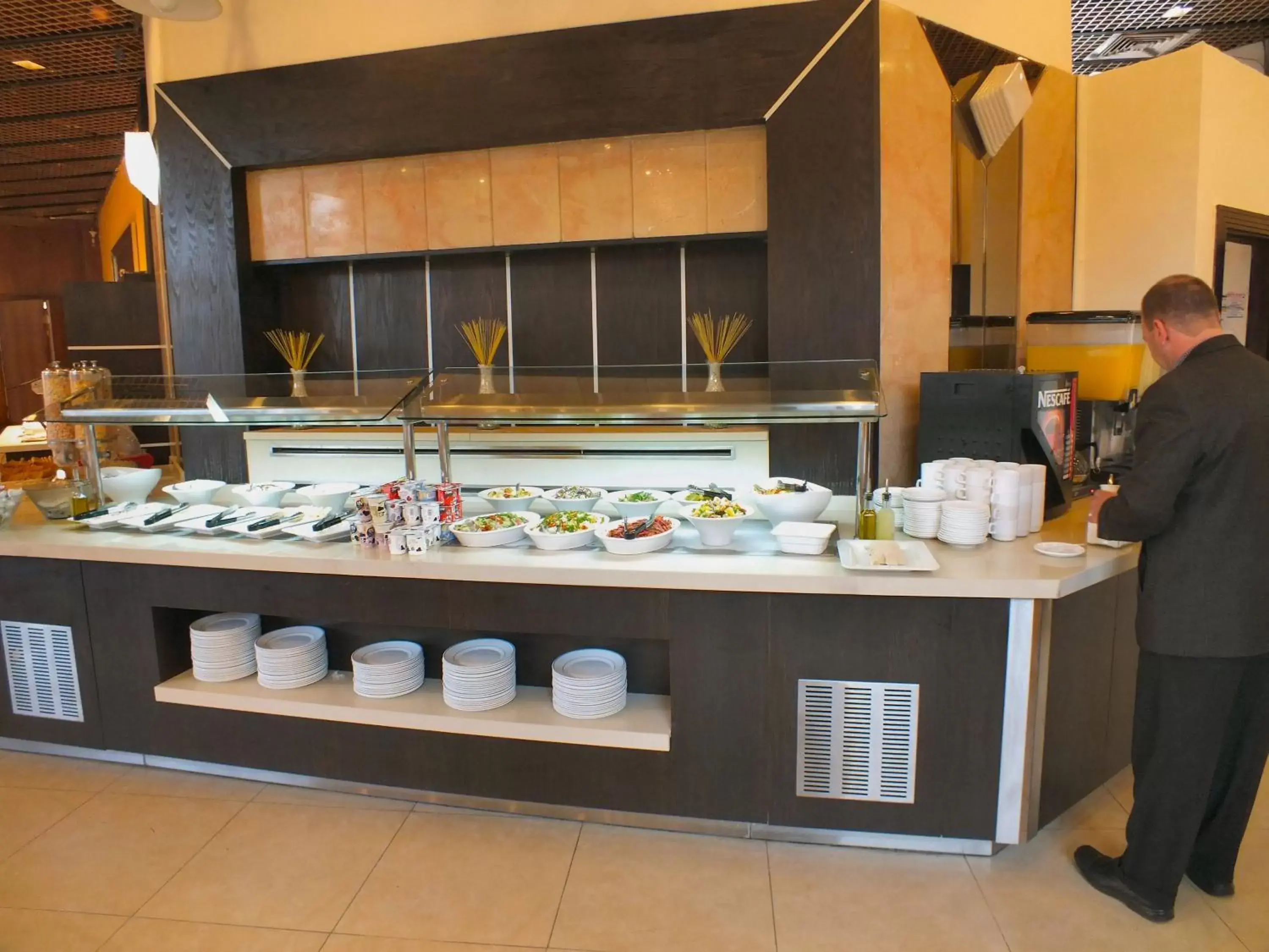 Restaurant/places to eat in Lev Yerushalayim Hotel