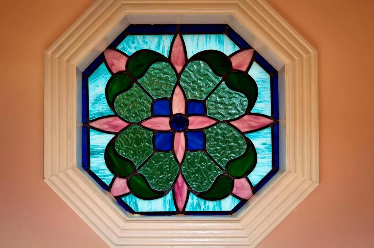 Decorative detail in White Oak Manor Bed and Breakfast