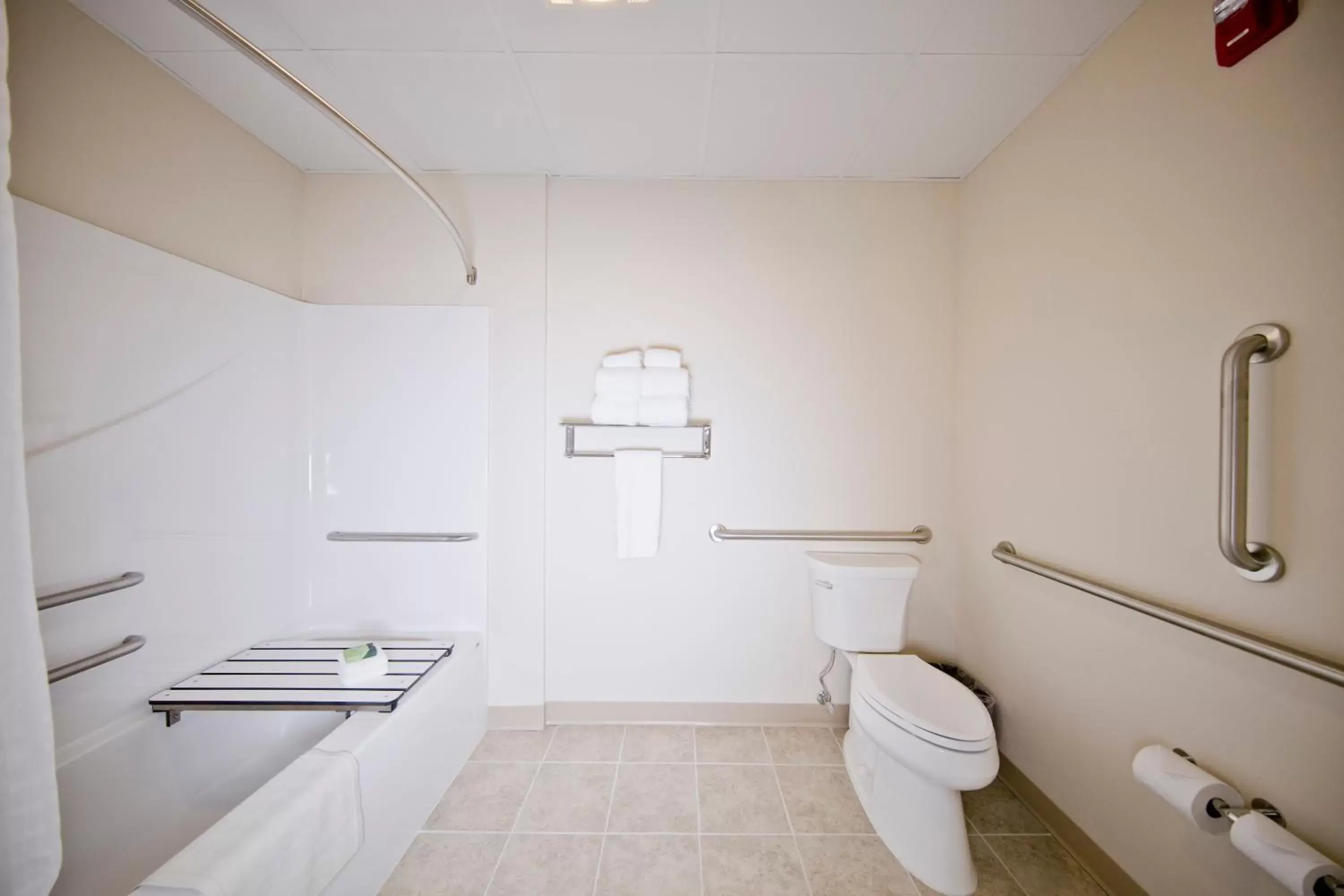 Bathroom in Cobblestone Inn & Suites -Clarinda