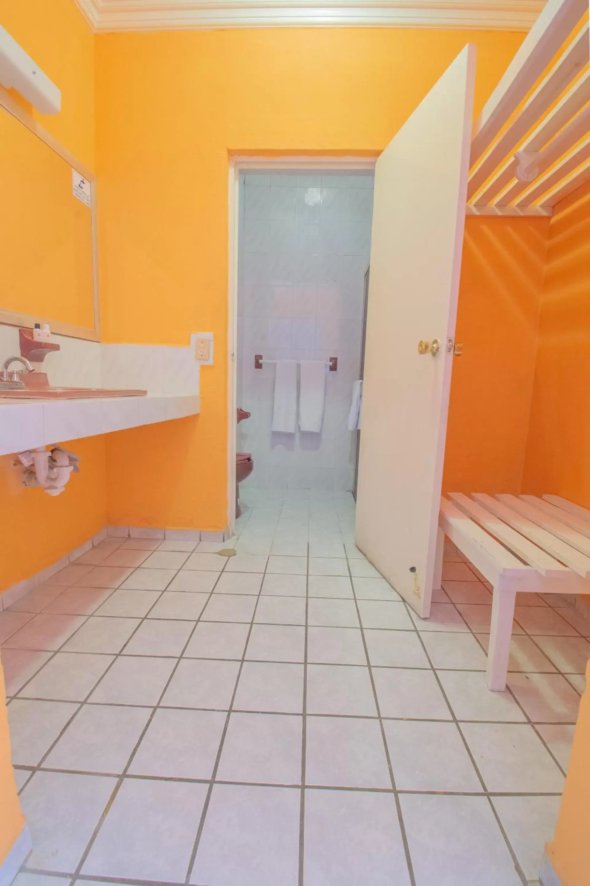 Bathroom in OYO Hotel Casino Del Valle, Matehuala