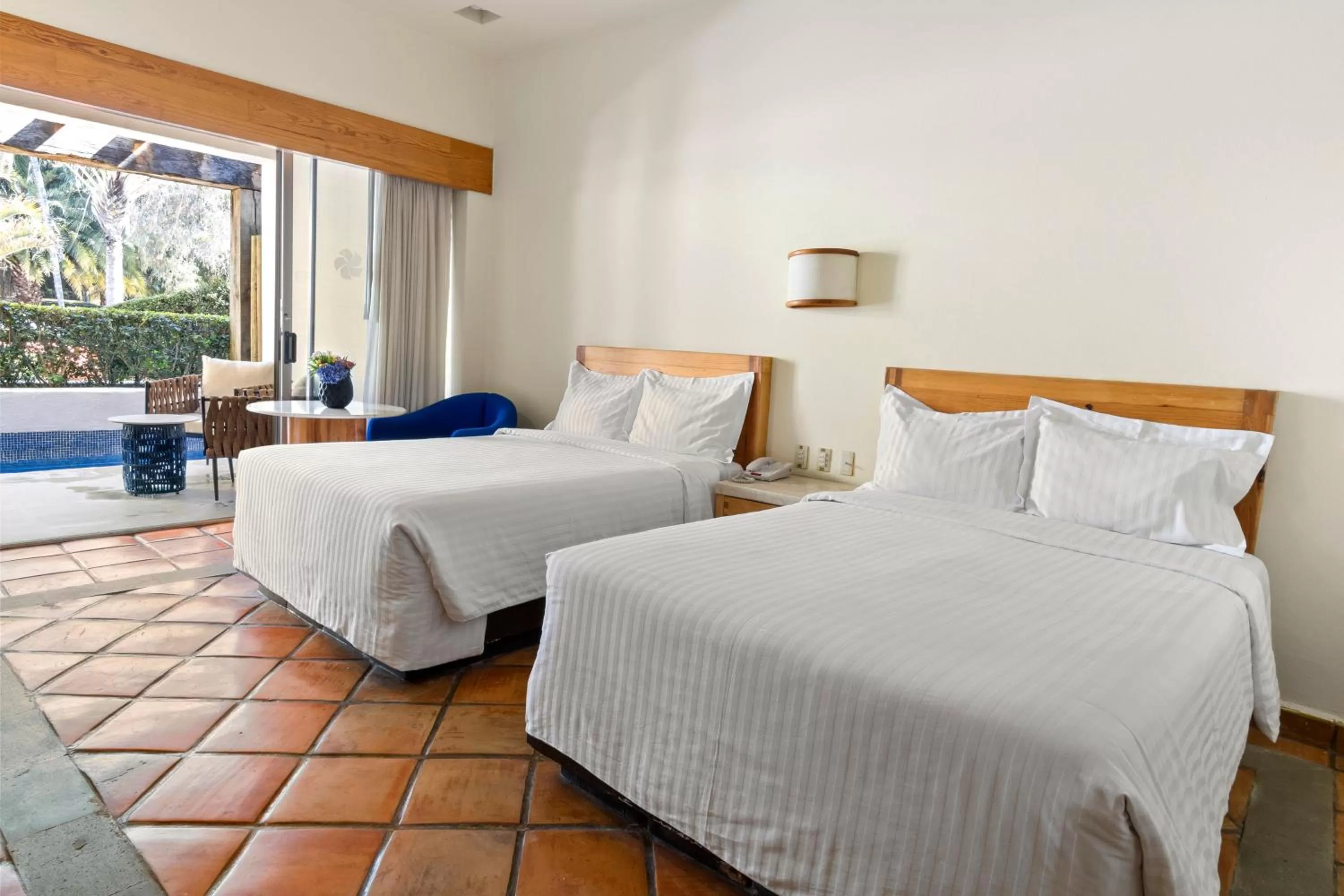 Photo of the whole room, Bed in Hotel Rancho San Diego Grand Spa Resort
