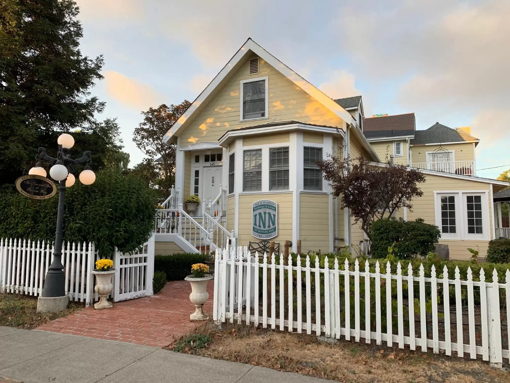 Facade/entrance, Property Building in The Inn at Benicia Bay