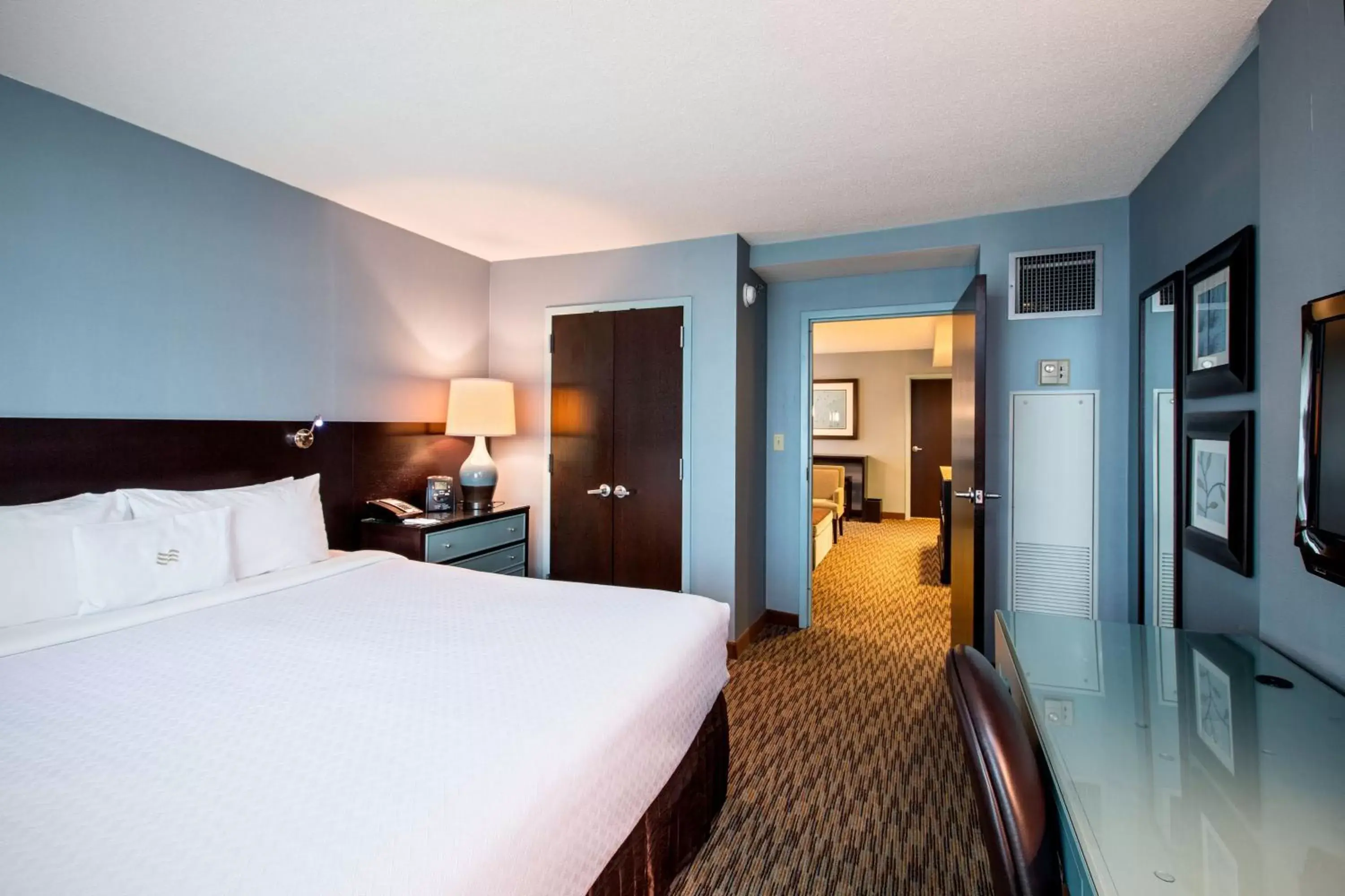 Photo of the whole room in Crowne Plaza Hotel Glen Ellyn/Lombard, an IHG Hotel