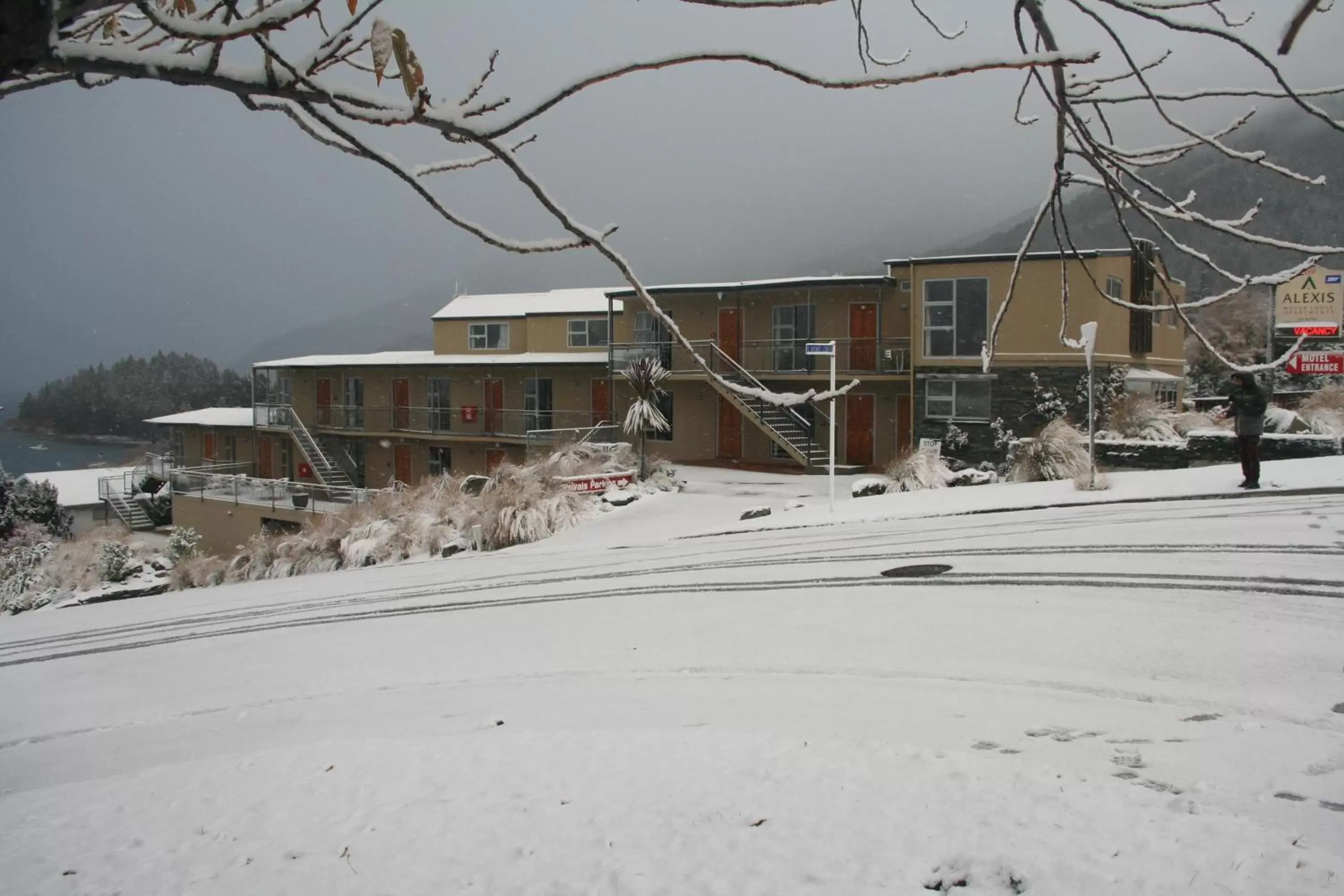 Winter in Alexis Motel & Apartments