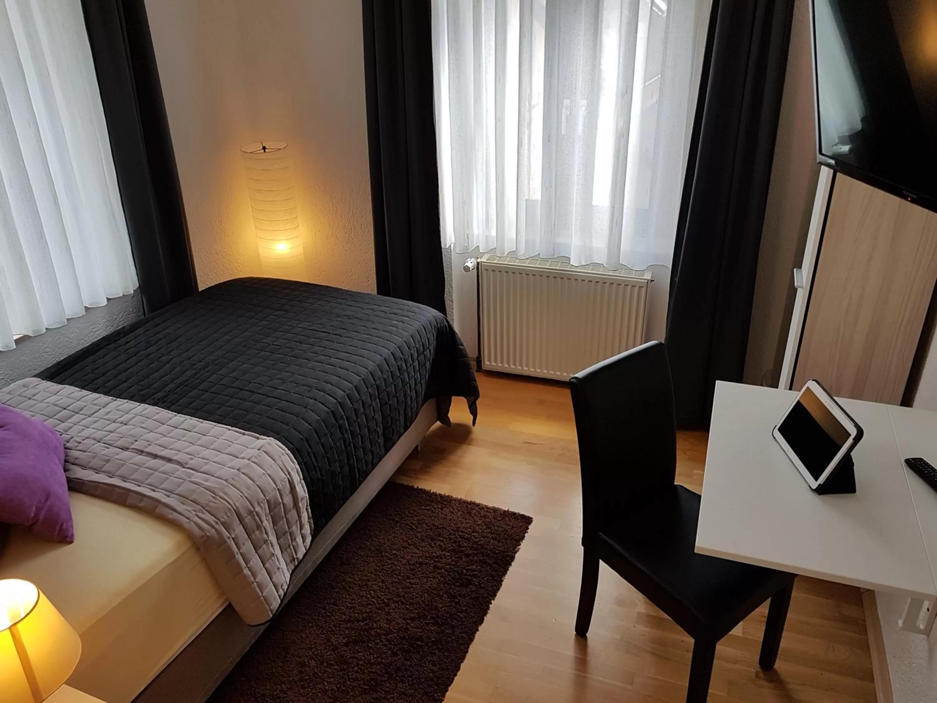 Photo of the whole room, Bed in Hotel Exquisite