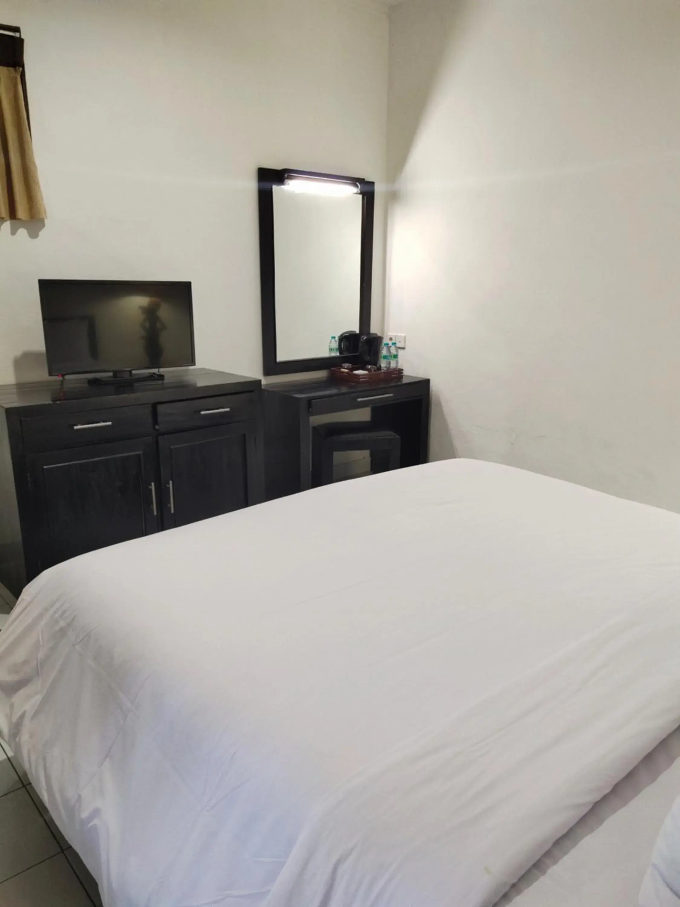 Bedroom, Bed in La Walon Hotel