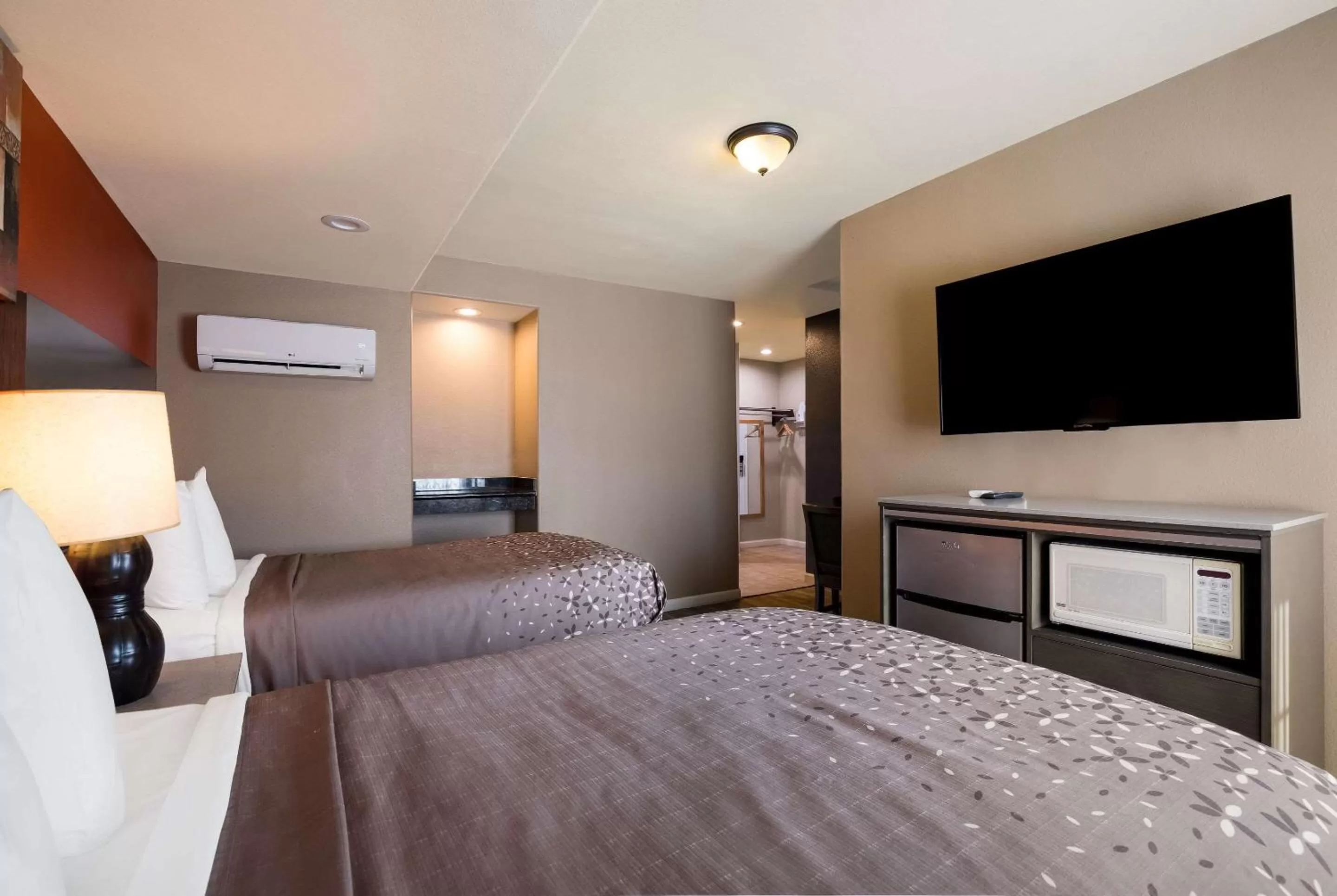 Bed in Rodeway Inn near Coachella