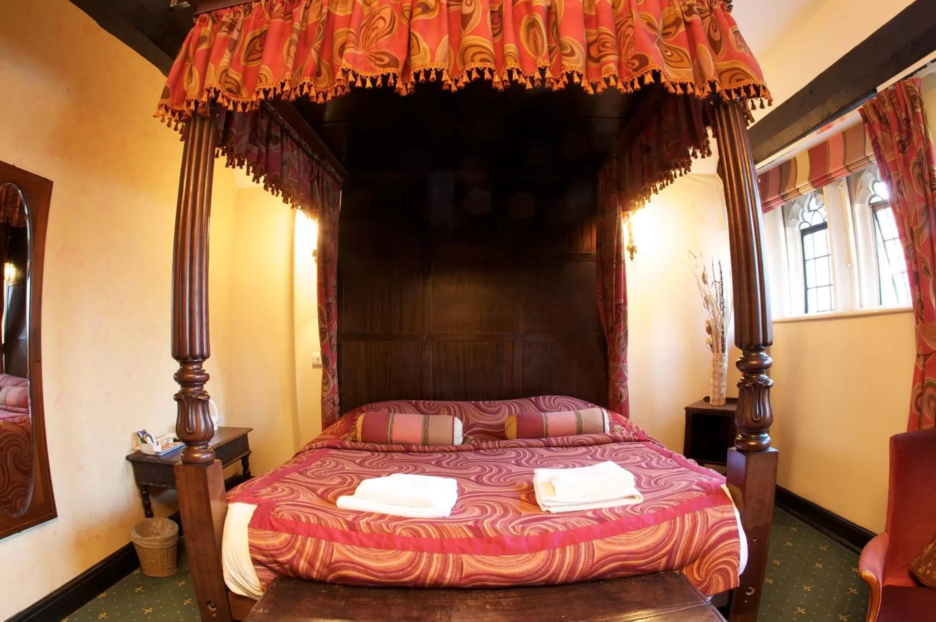 Bed in George & Pilgrims Hotel