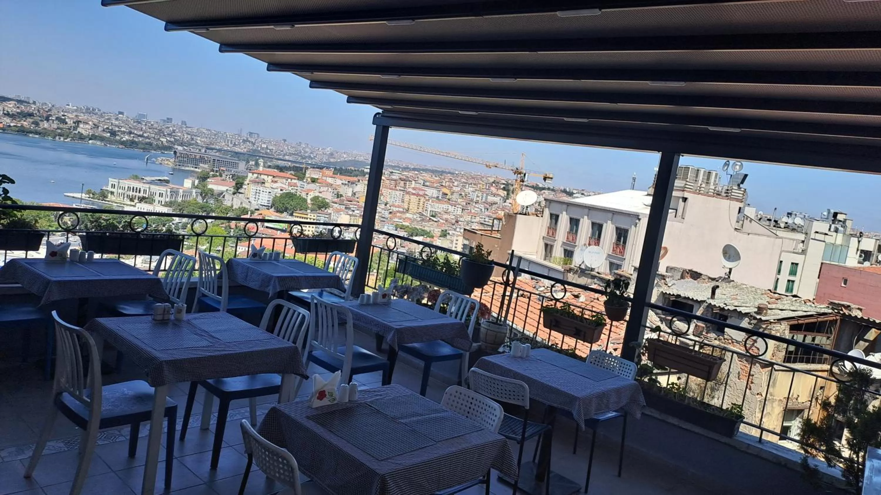 Restaurant/places to eat in Taksim Terrace Hotel