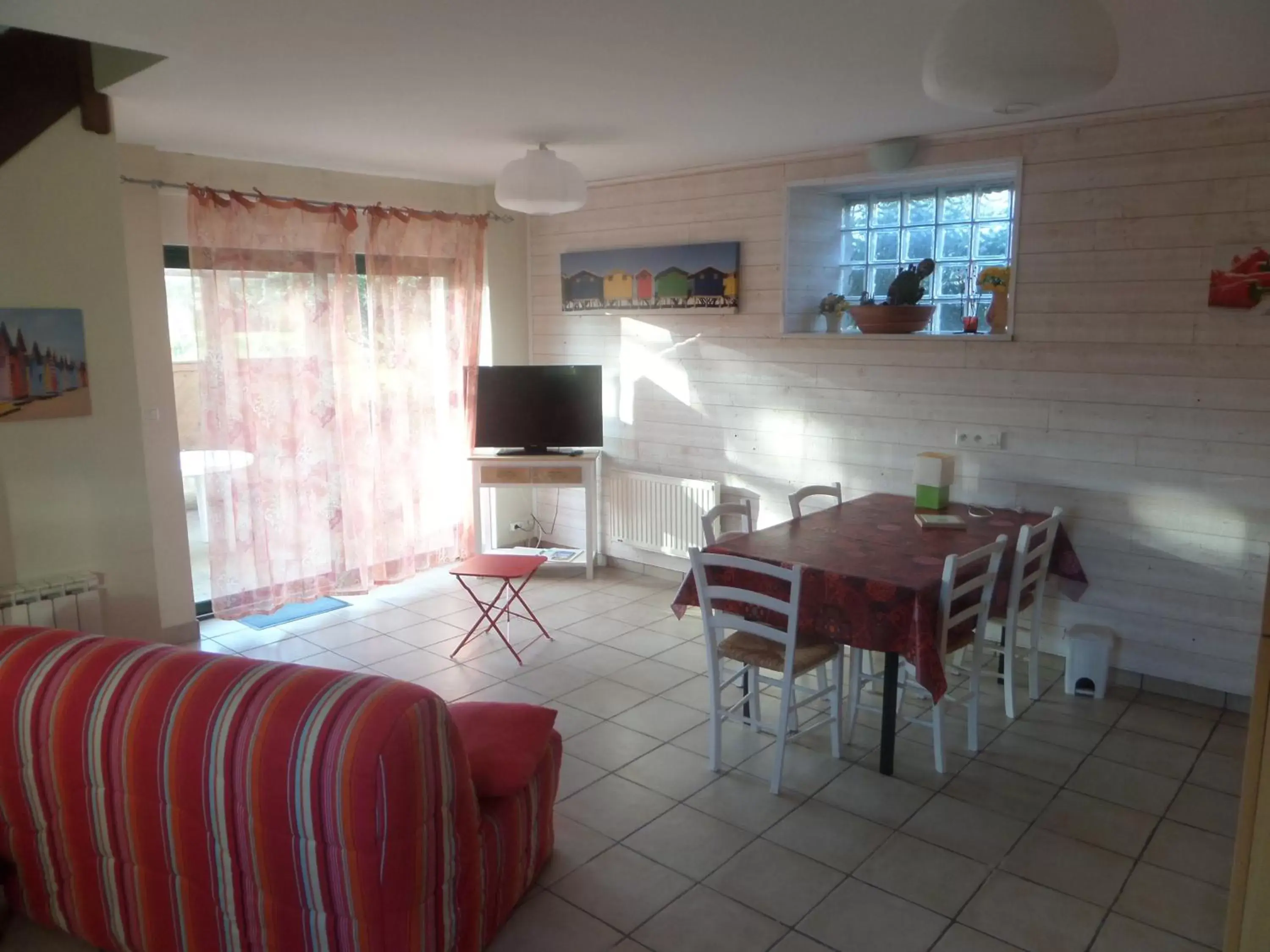 Living room, Dining Area in Les Gites de Kerdurod