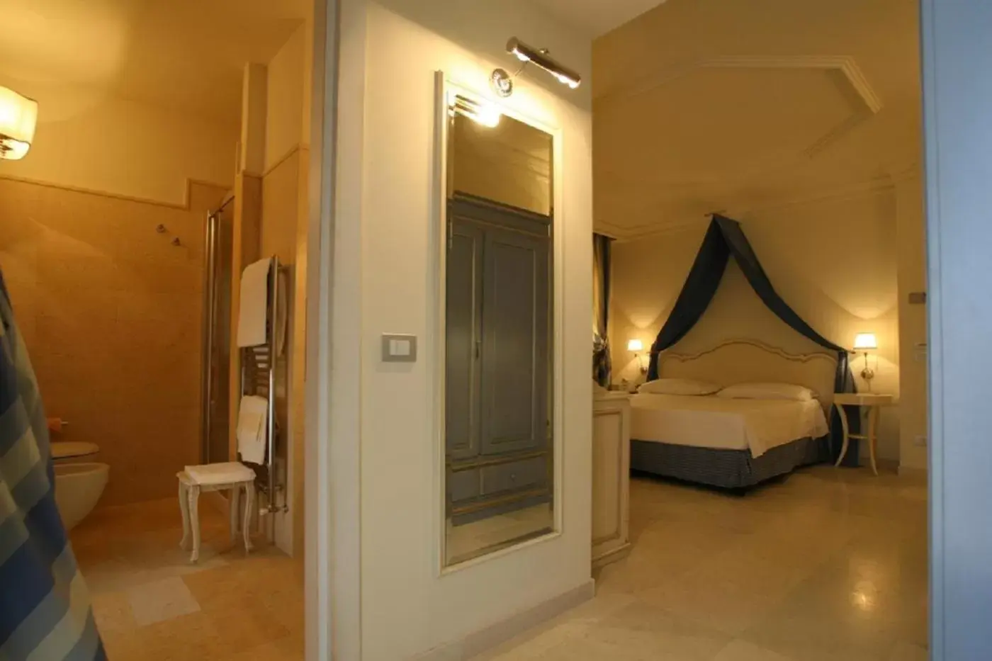 Photo of the whole room, Bed in Palace Hotel Vieste Photo of the whole room, Bed in Palace Hotel Vieste