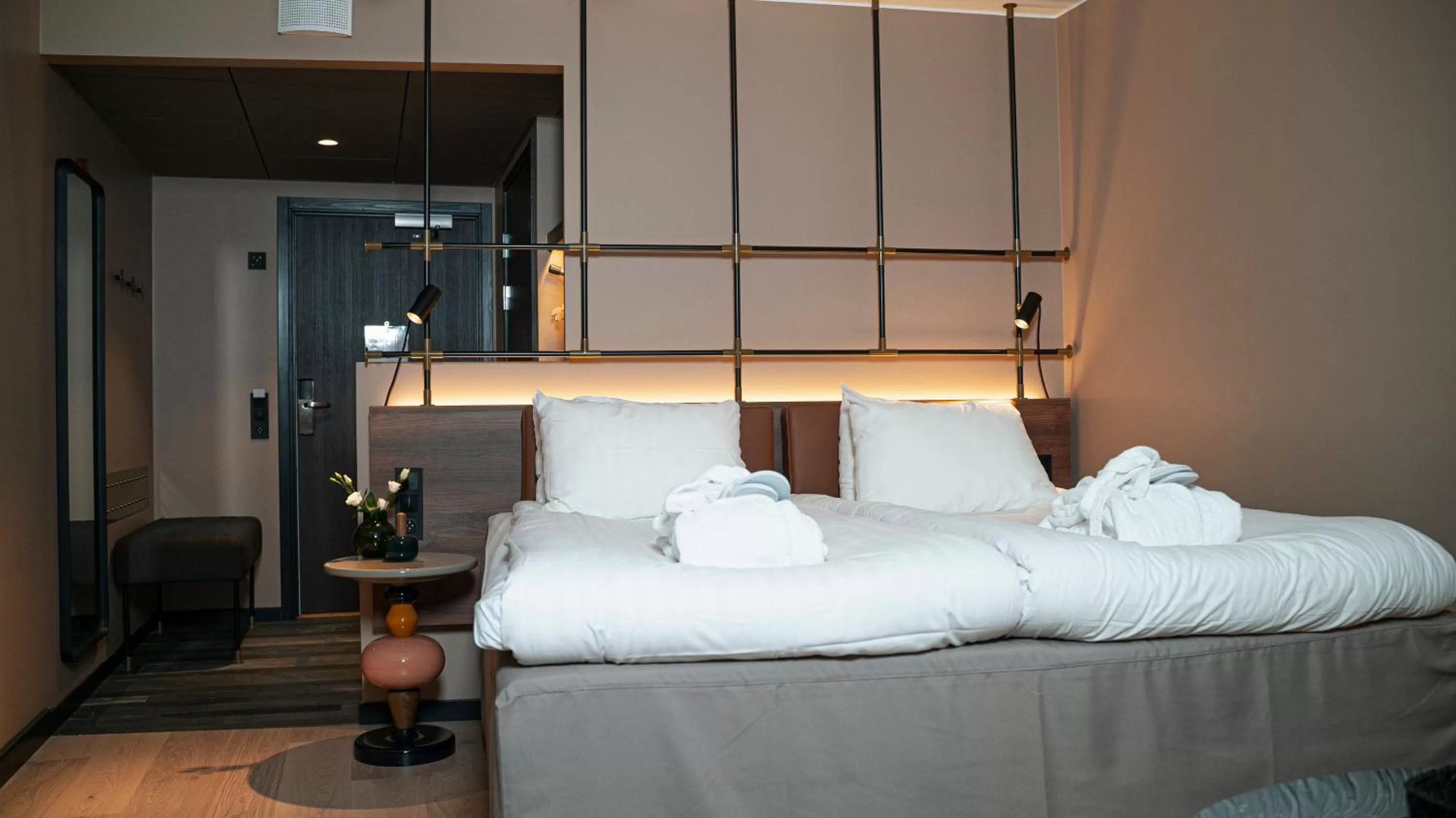 View (from property/room), Bed in Clarion Hotel Winn