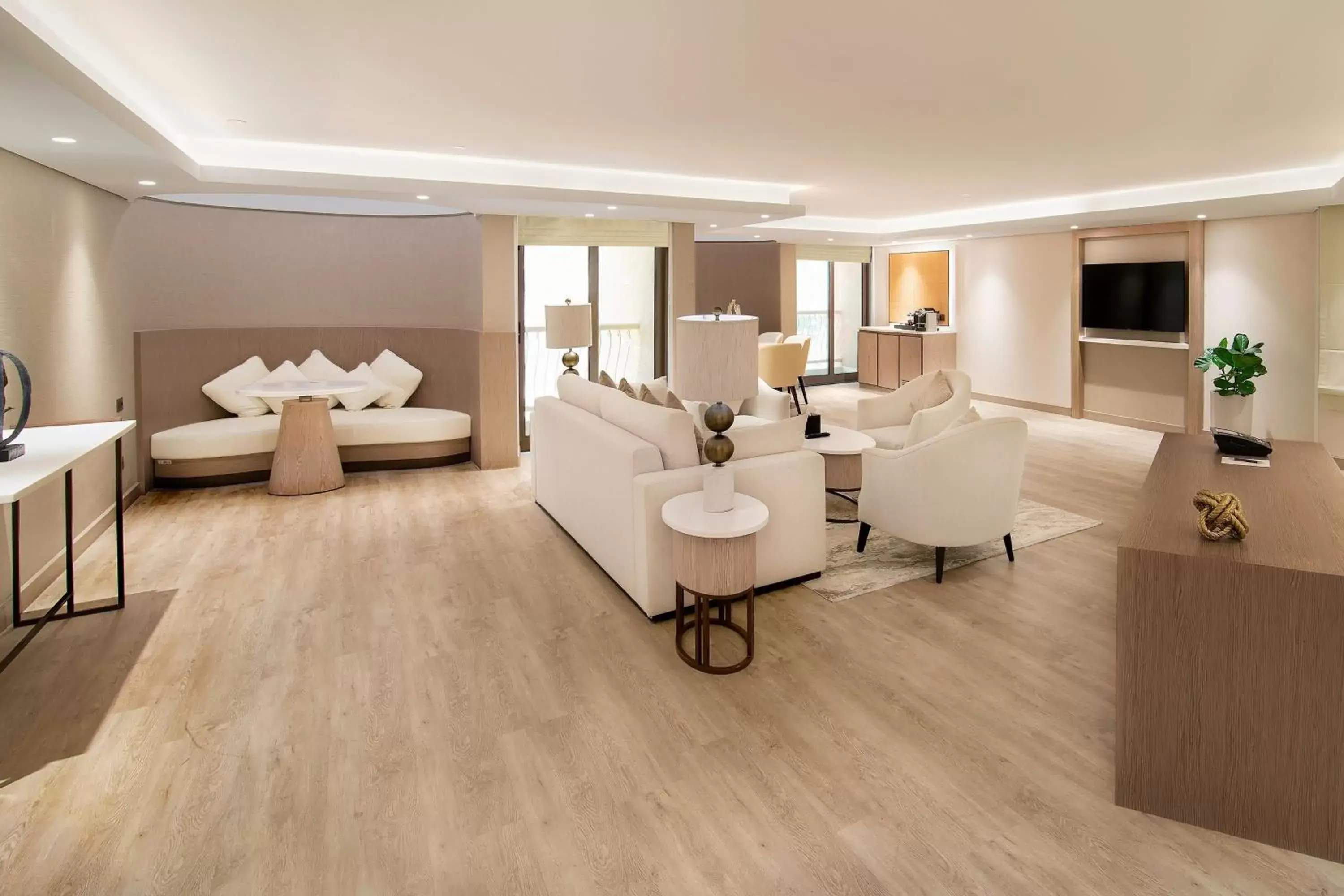 Living room, Seating Area in Sheraton Abu Dhabi Hotel & Resort