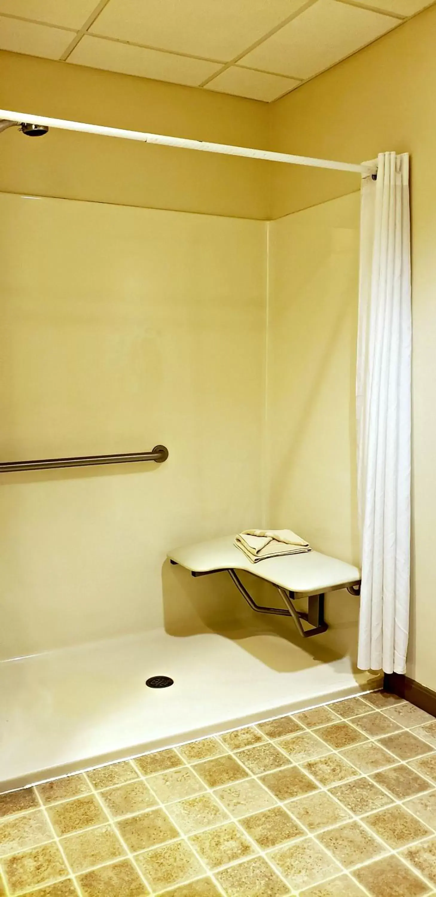 Shower, Bathroom in Lodging on the Square