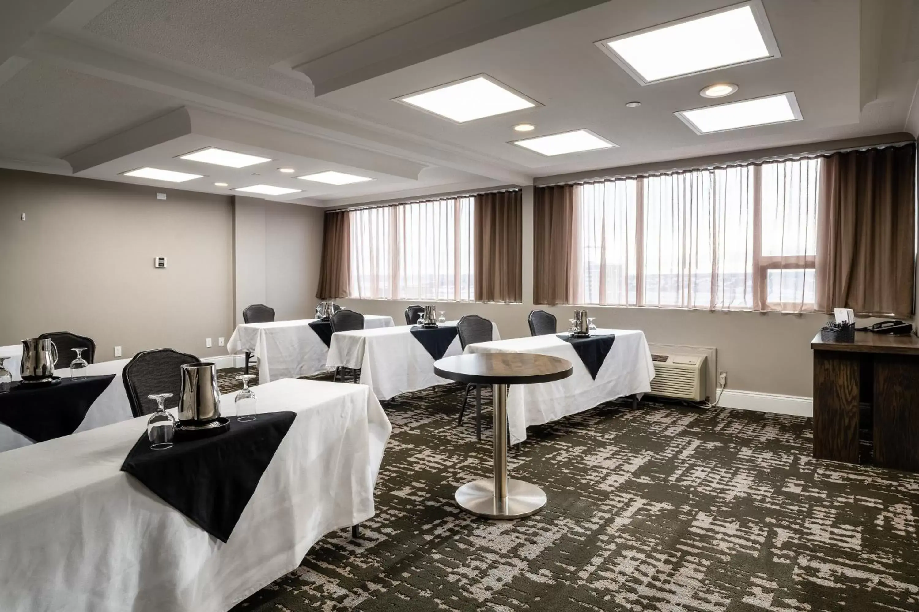 Meeting/conference room, Restaurant/Places to Eat in Crowne Plaza Hotel Moncton Downtown, an IHG Hotel