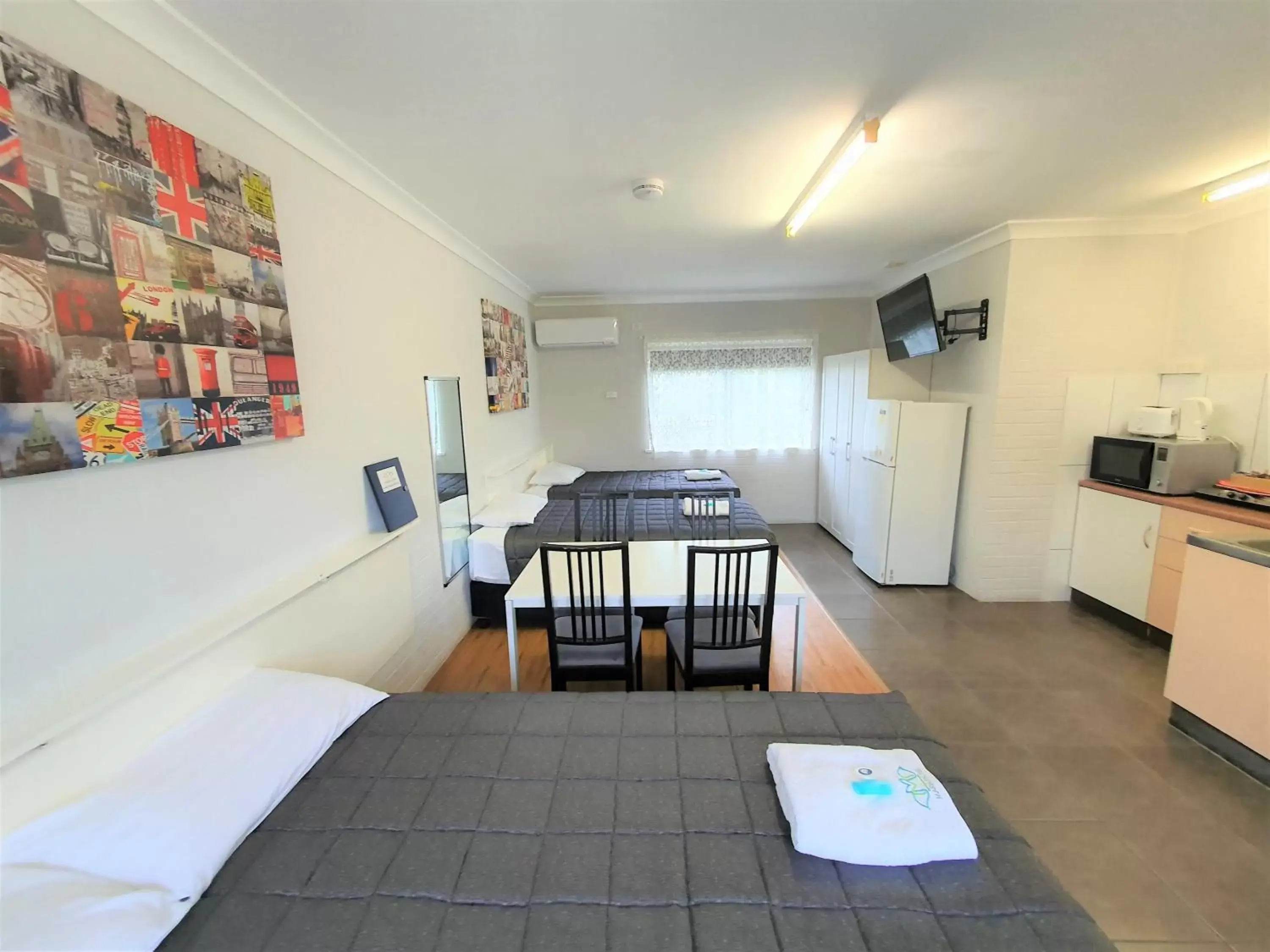 Living room, Dining Area in Maria Motel