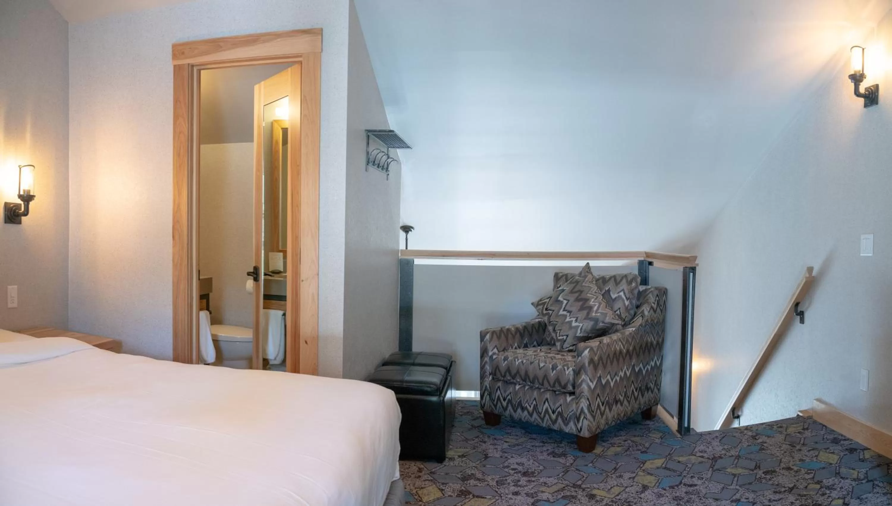 Bathroom, Bed in Tunnel Mountain Resort