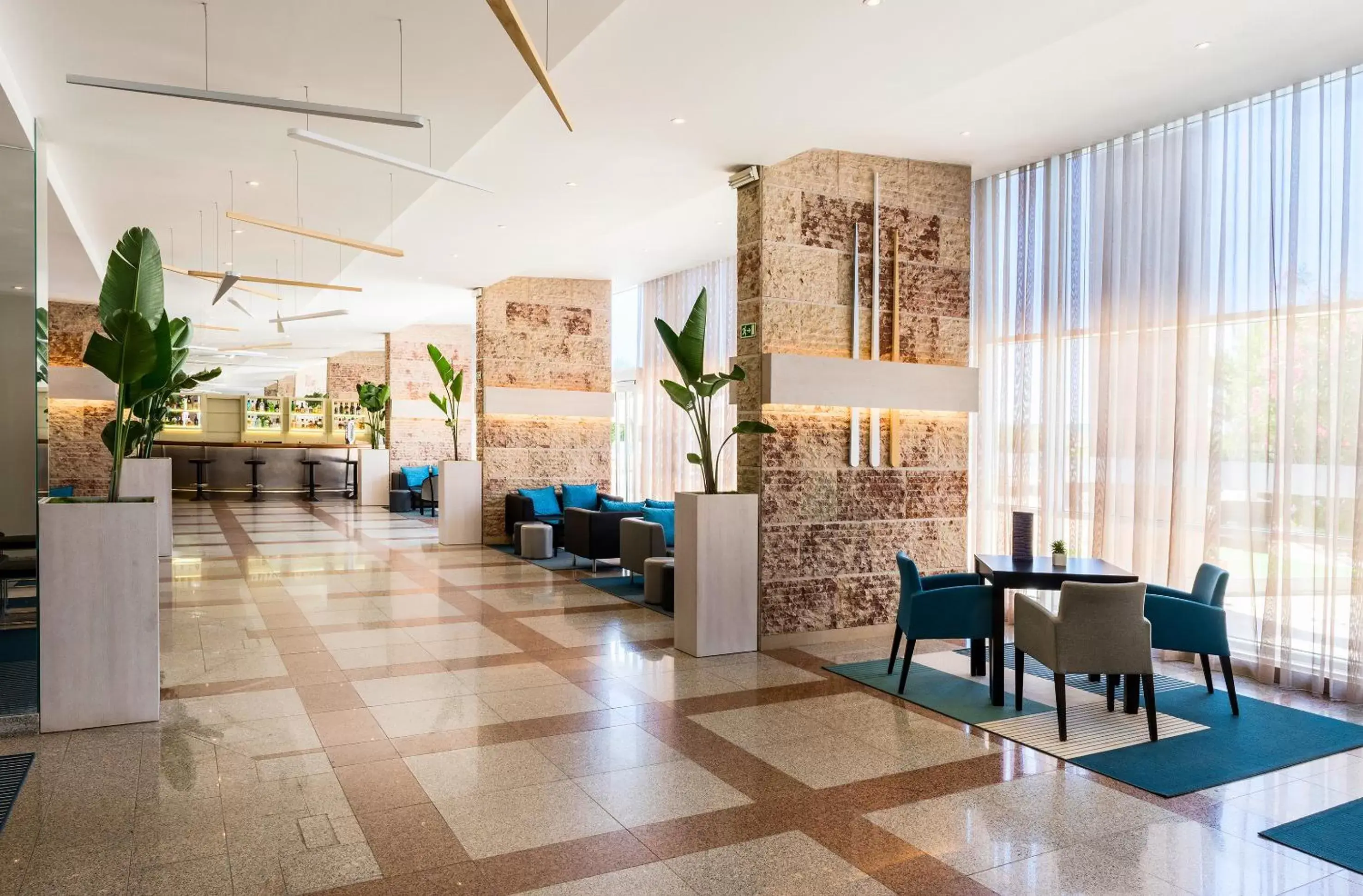 Lobby or reception in TRYP by Wyndham Lisboa Caparica Mar