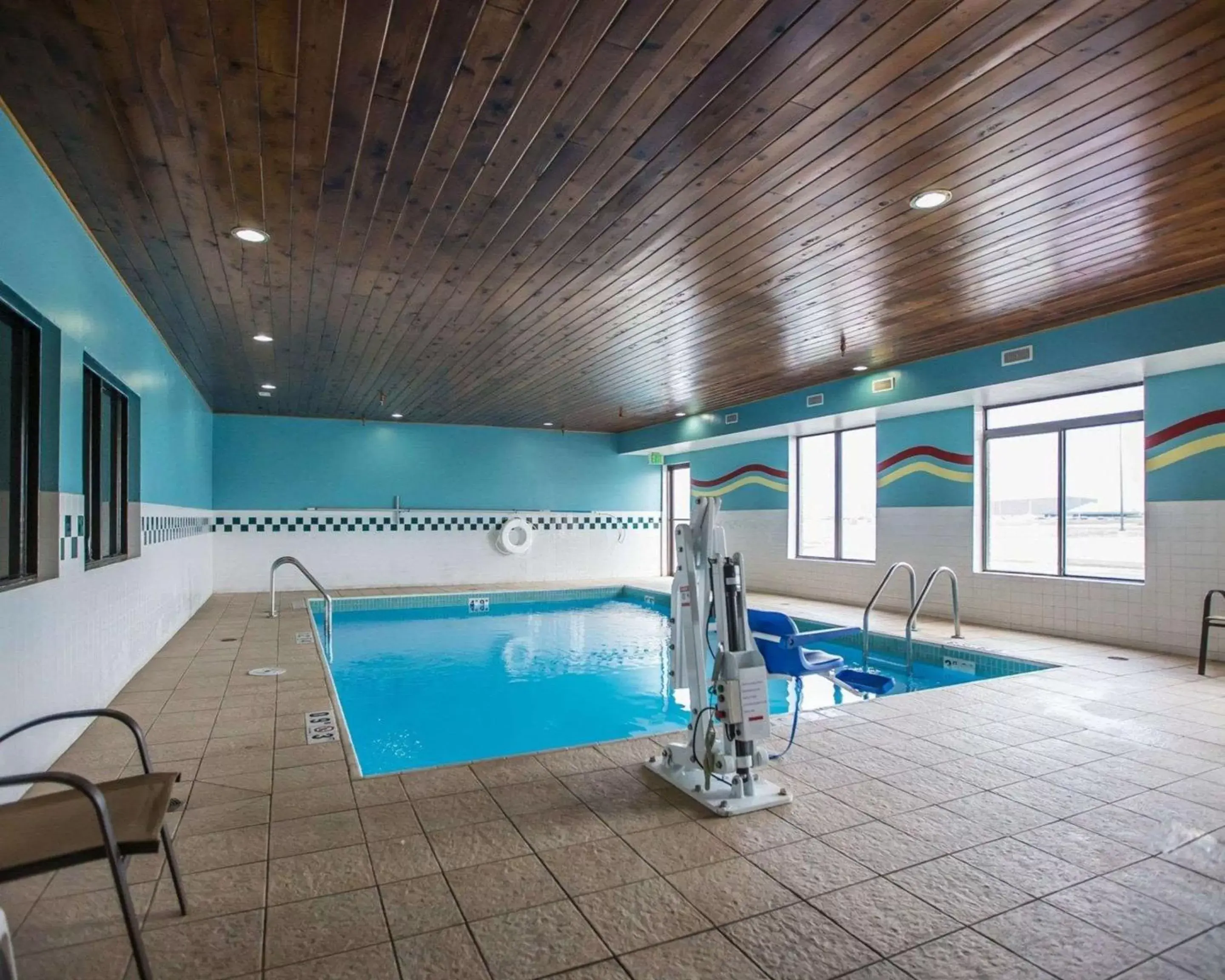 On site, Swimming Pool in Quality Inn Peru near Starved Rock State Park