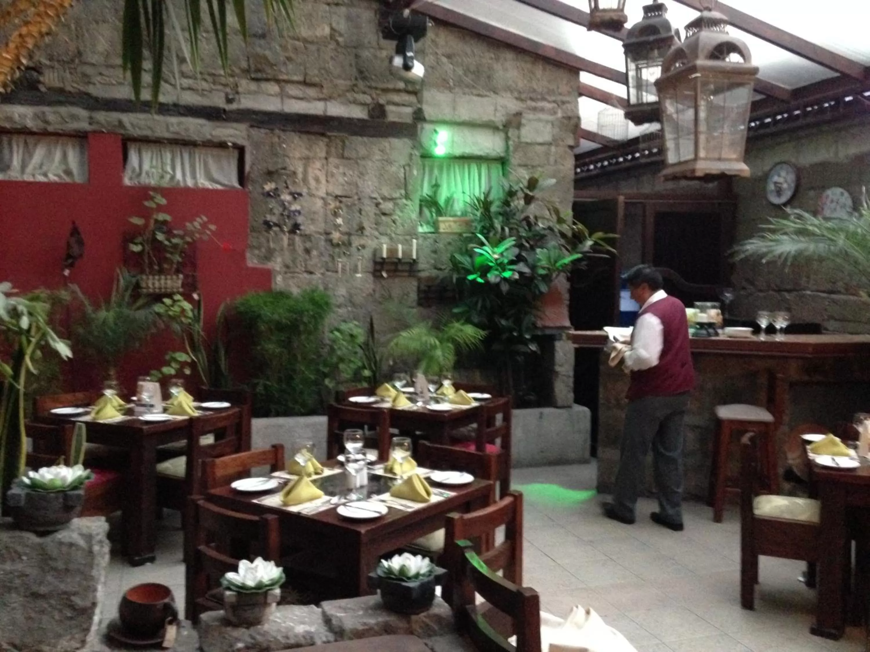 Restaurant/places to eat in Roka Plaza Hotel Boutique