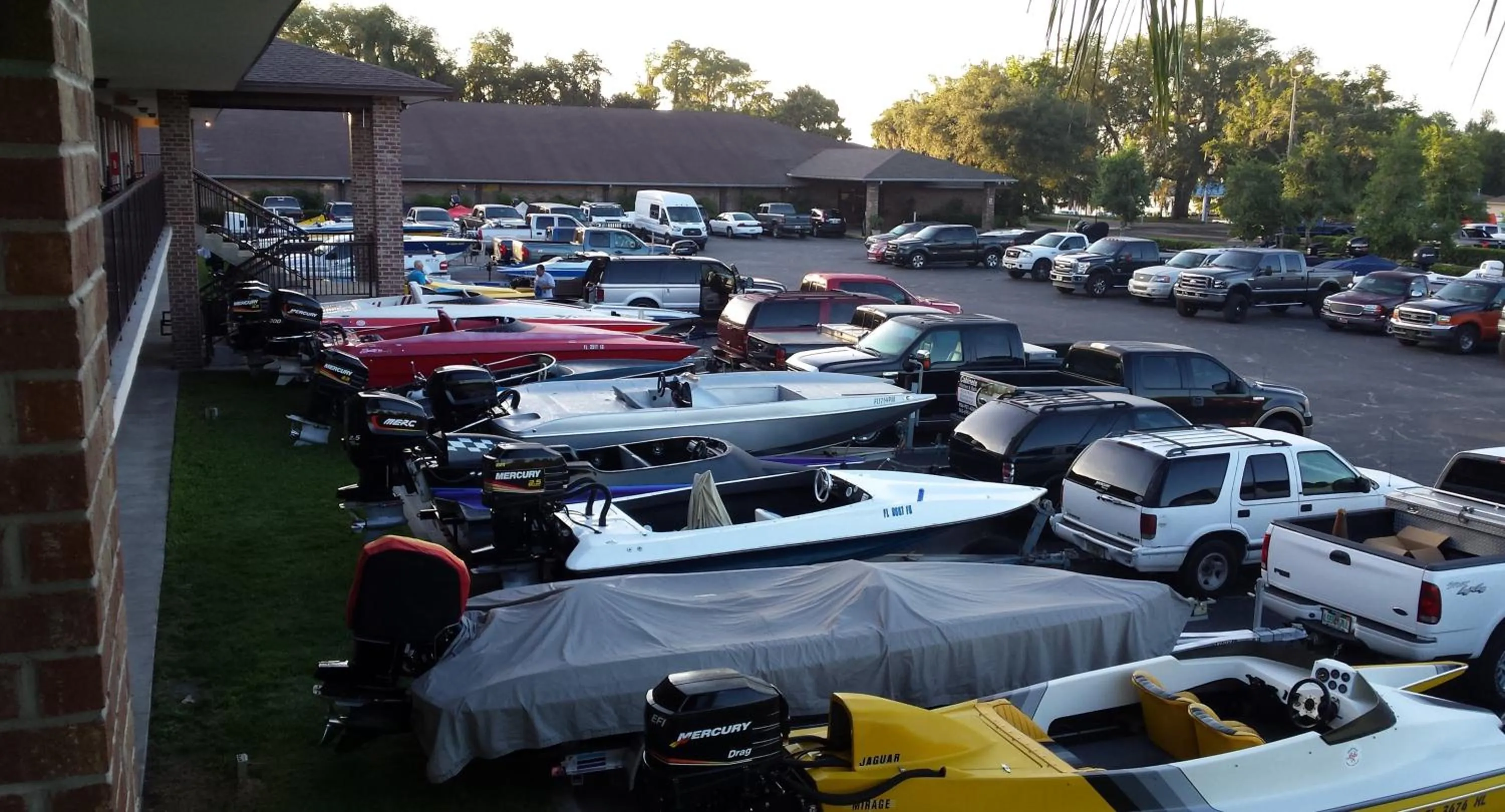 Day in Crystal Cove Riverfront Resort