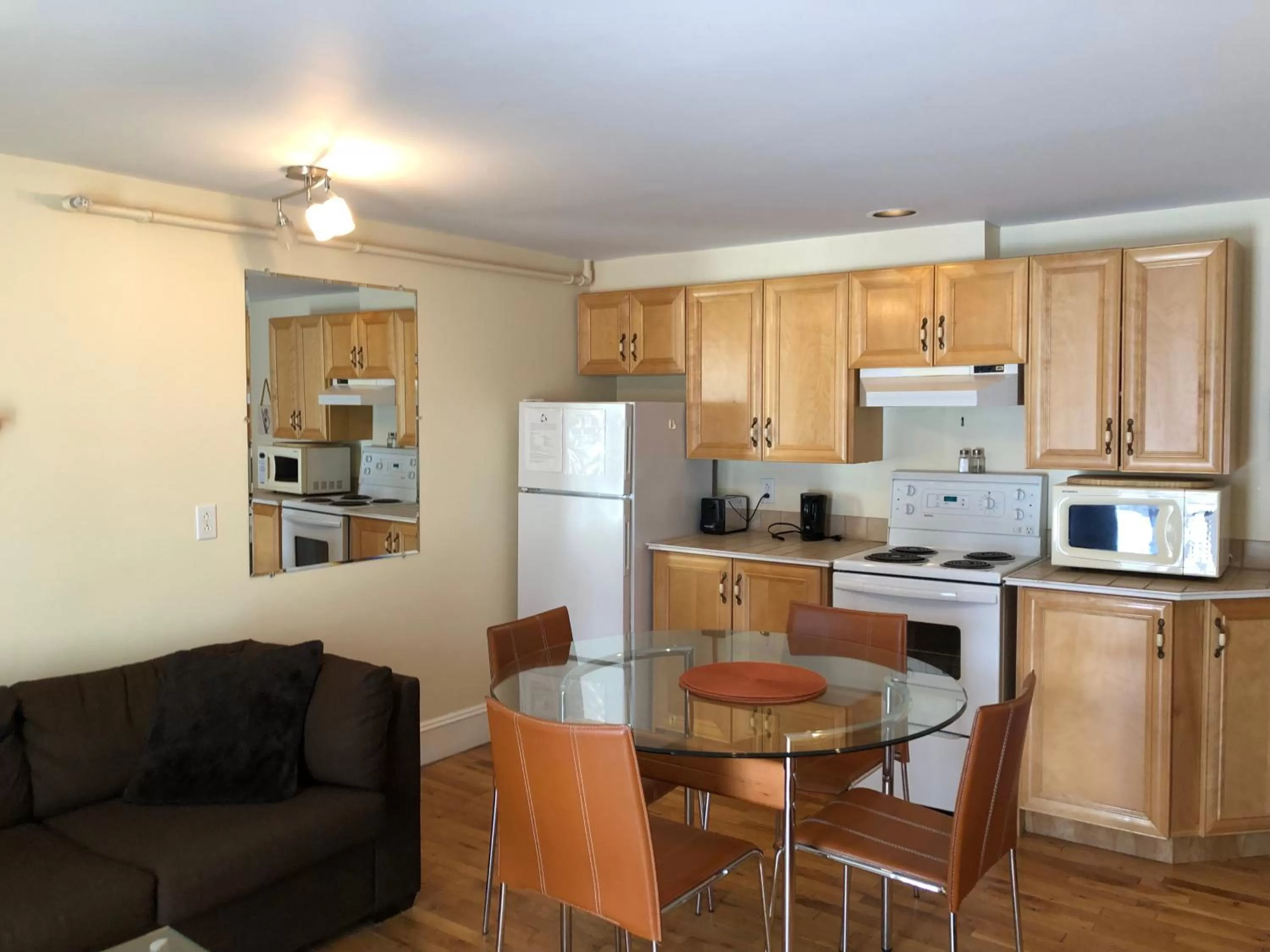 Living room in Leaside Manor