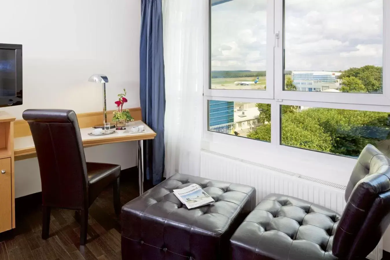 View (from property/room), Seating Area in Mövenpick Hotel Nürnberg Airport