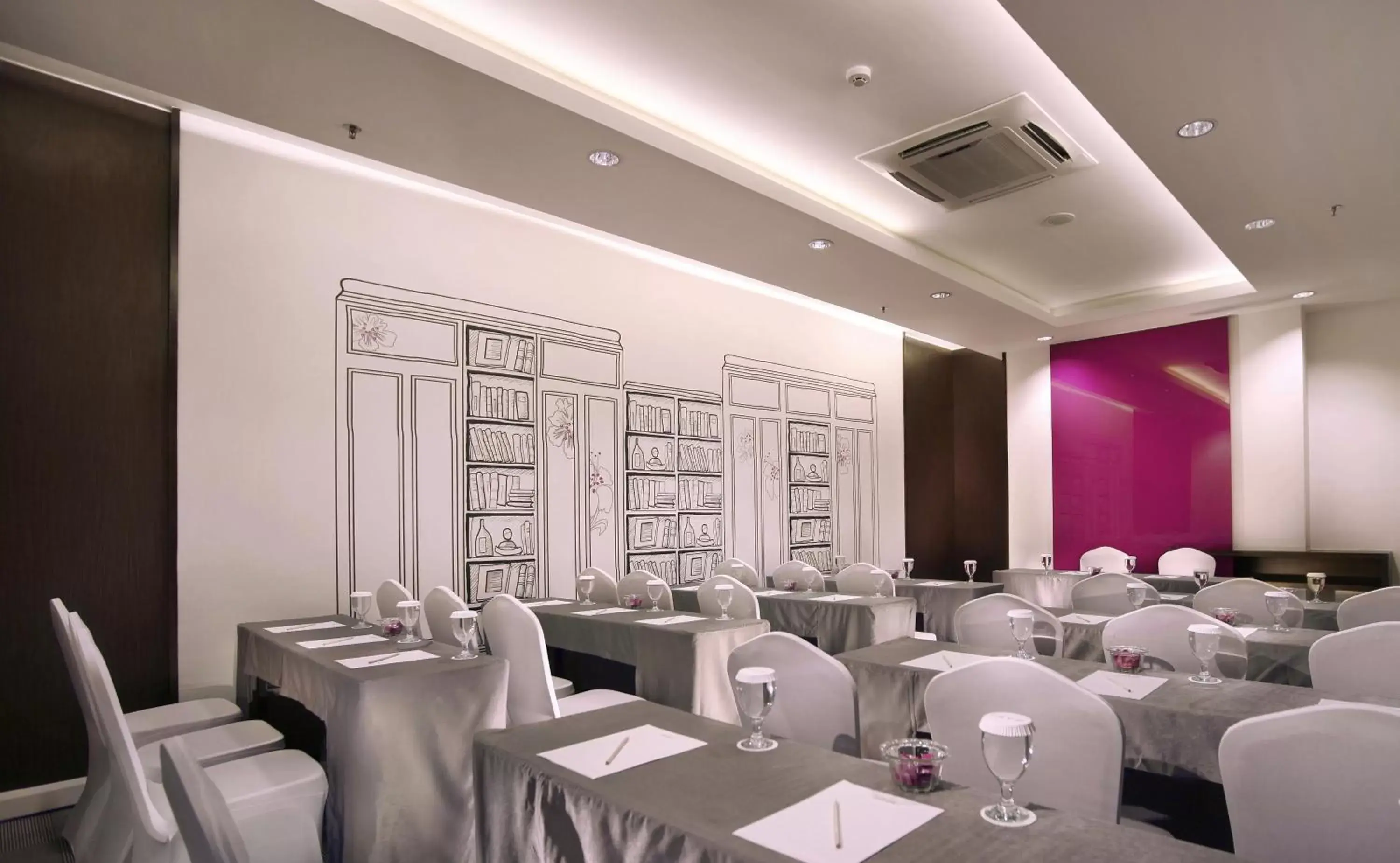 Business facilities, Restaurant/Places to Eat in favehotel Melawai