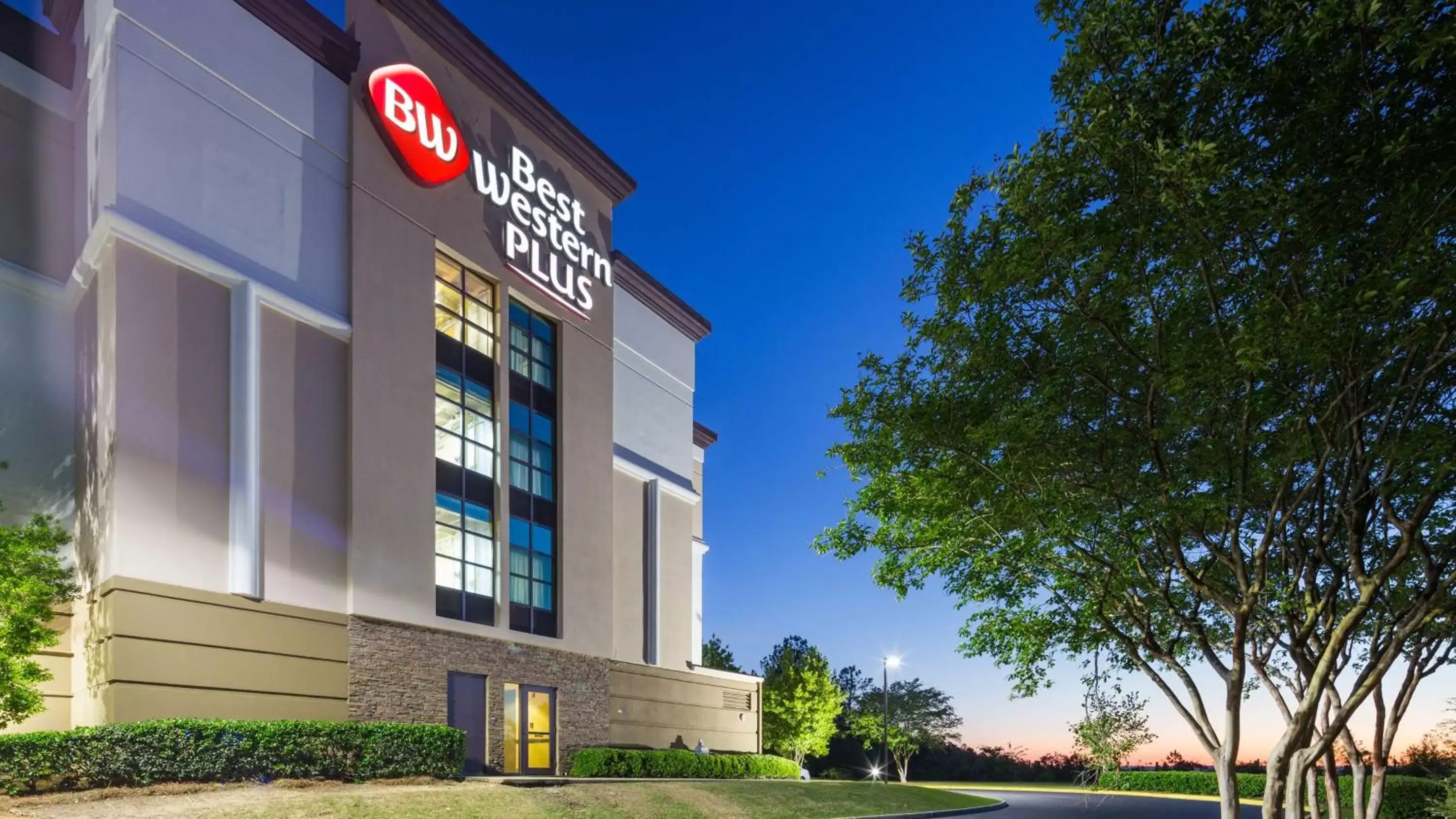 Property Building in Best Western Plus Birmingham Inn & Suites