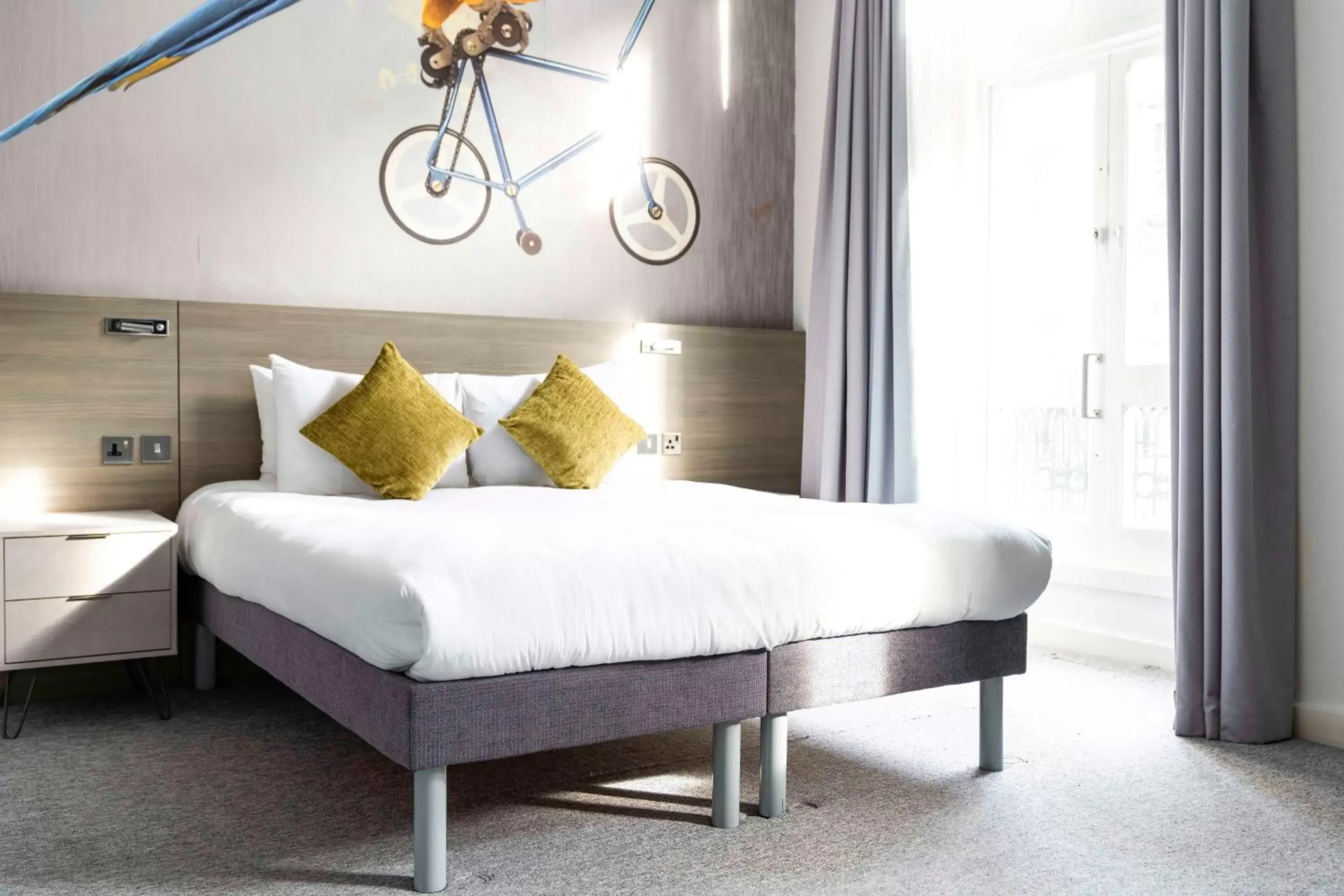 Bed in Heeton Concept Hotel - Kensington London