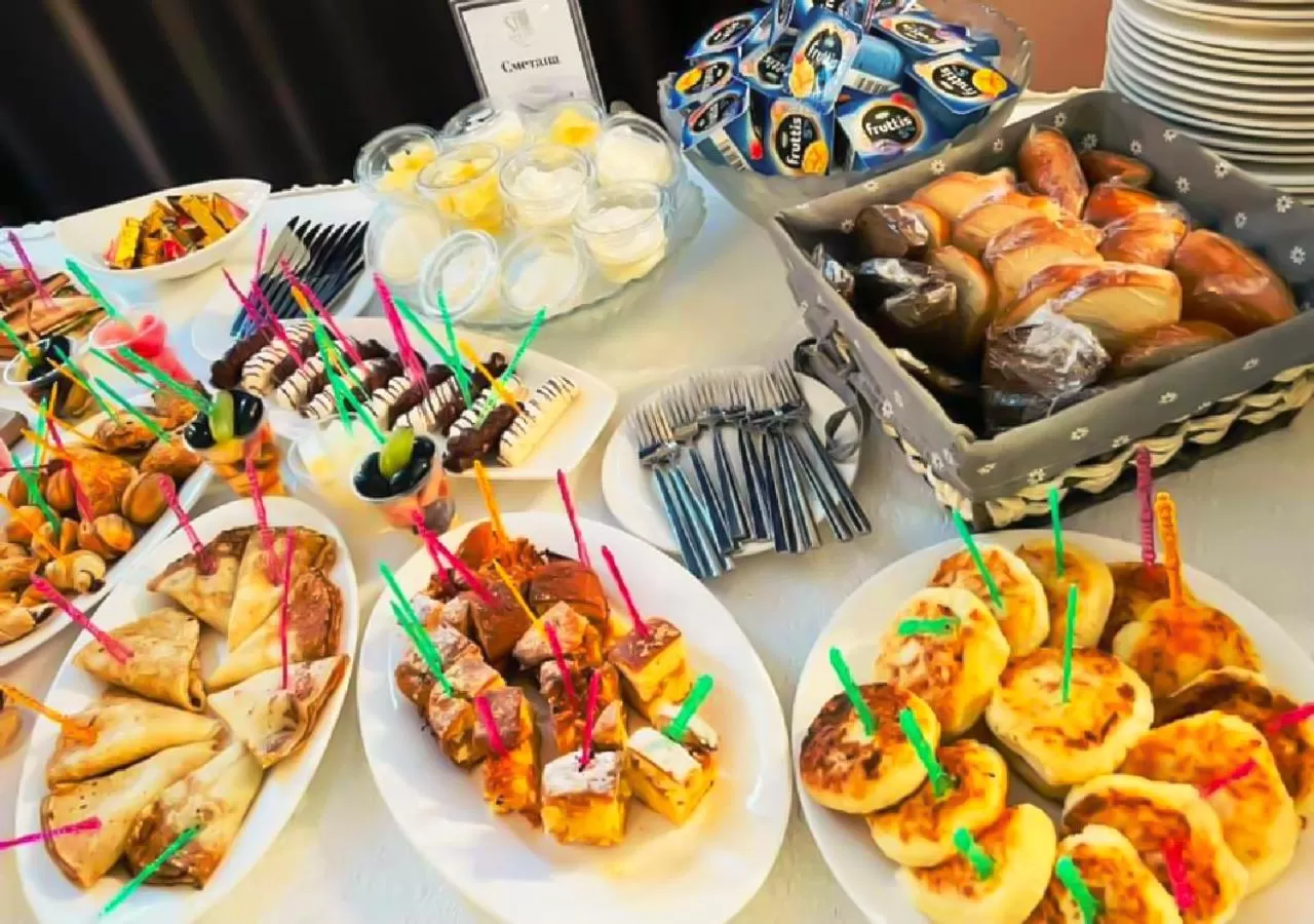 Buffet breakfast in Hotel Shumon