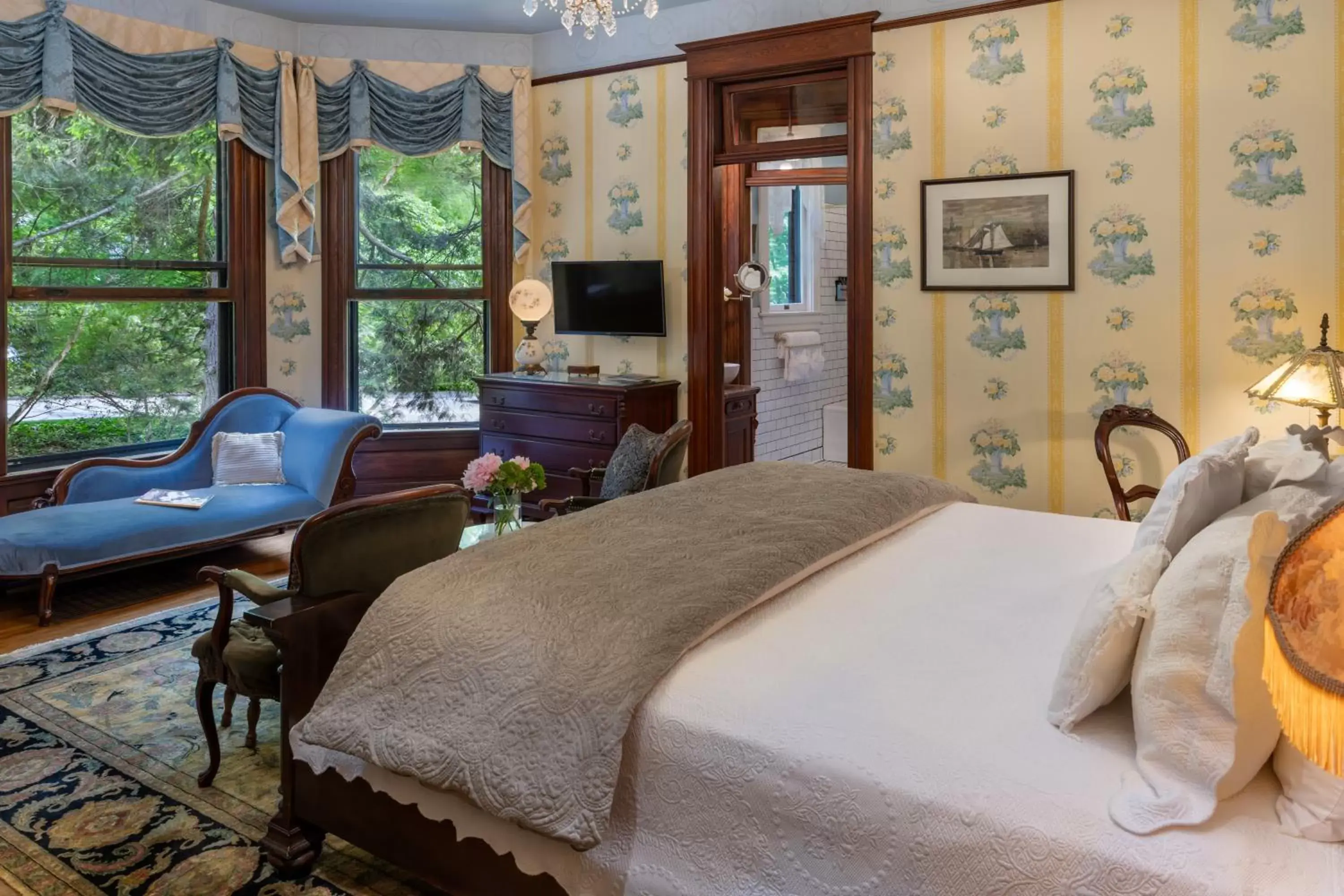 Bedroom in The 1899 Wright Inn & Carriage House