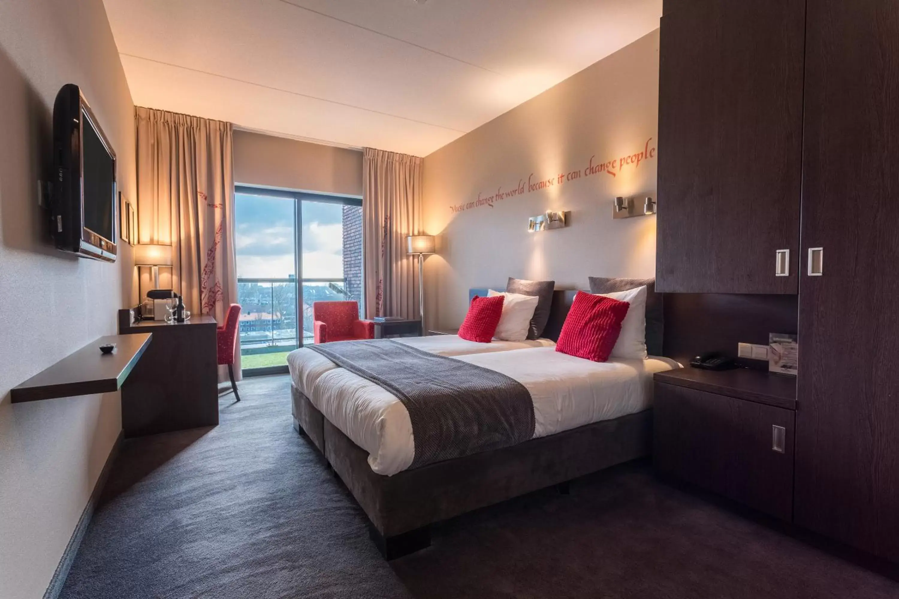 Bed in Hampshire Hotel - Delft Centre